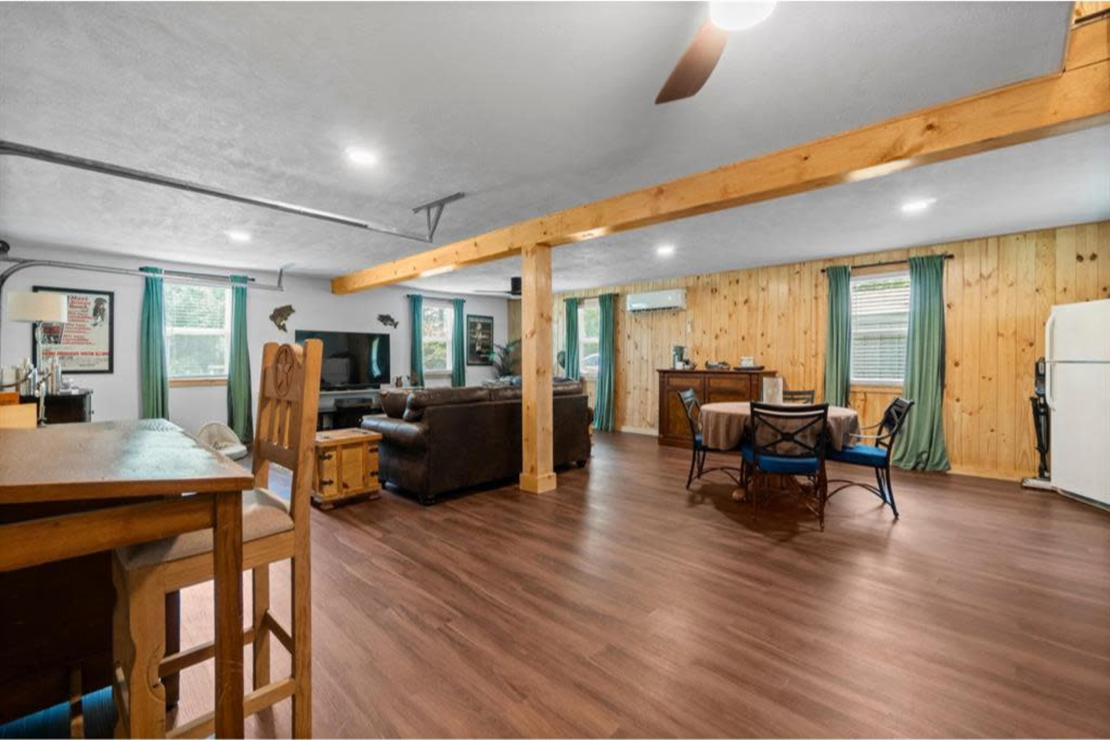 Lake Livingston Retreat + Firepit/Game Room Image in , Livingston, TX