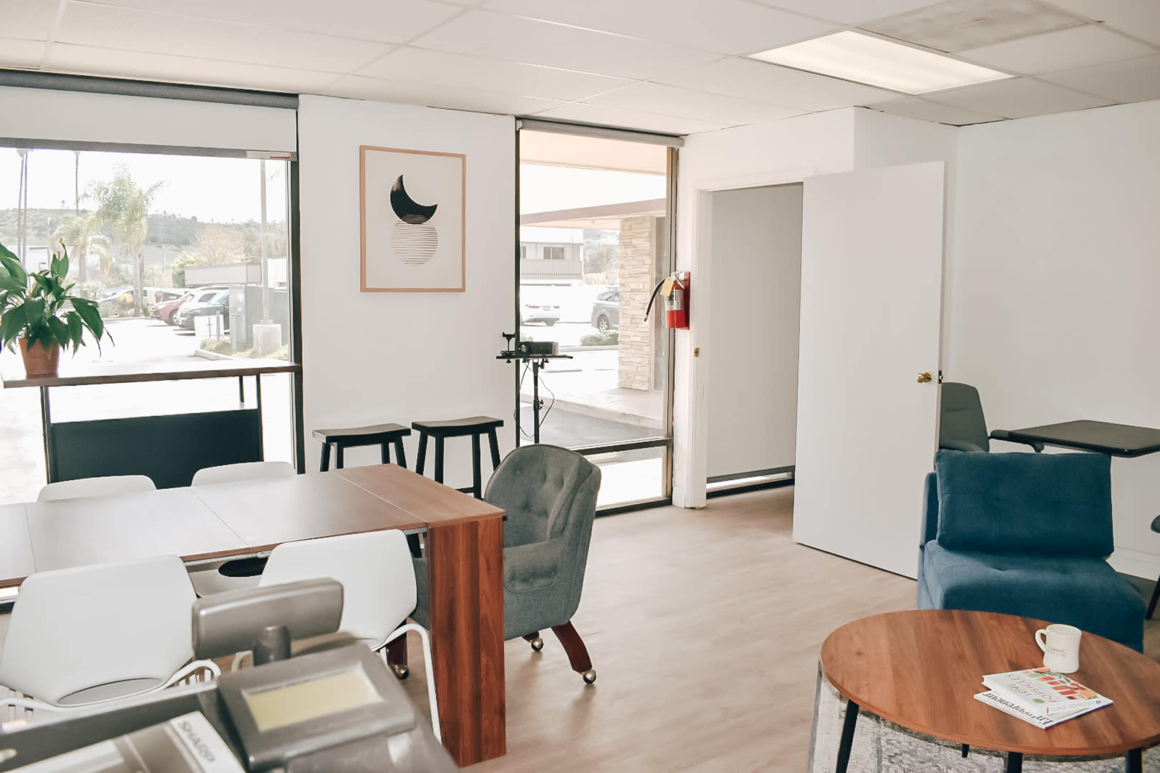 Homey Meeting Space with Lots of Natural Light Image in Poway, Poway, CA