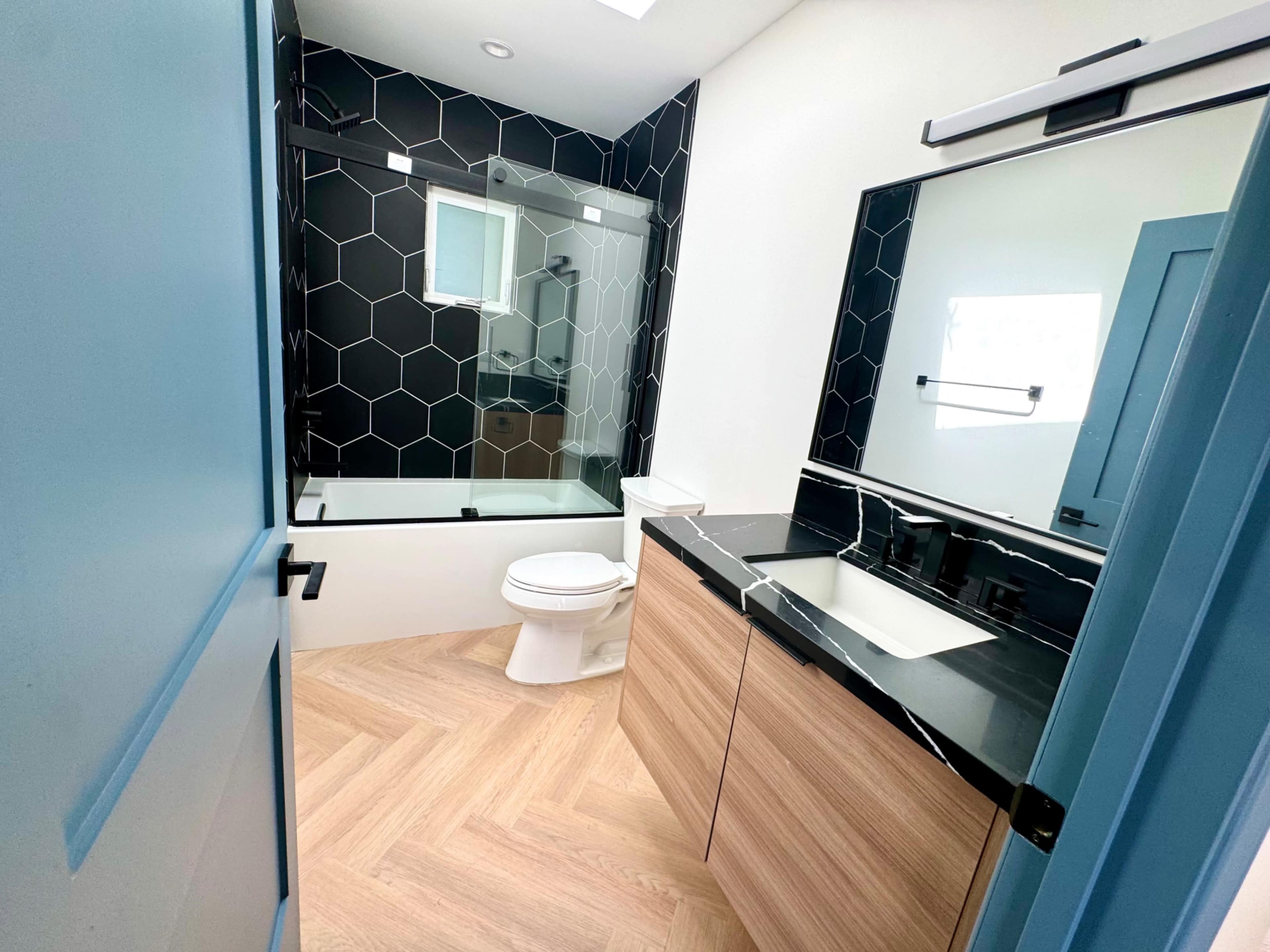 Content creator house -including a backyard, perfect space for podcast, photo studio, kitchen area and more in Sherman oaks Image in Van Nuys, Sherman Oaks, CA