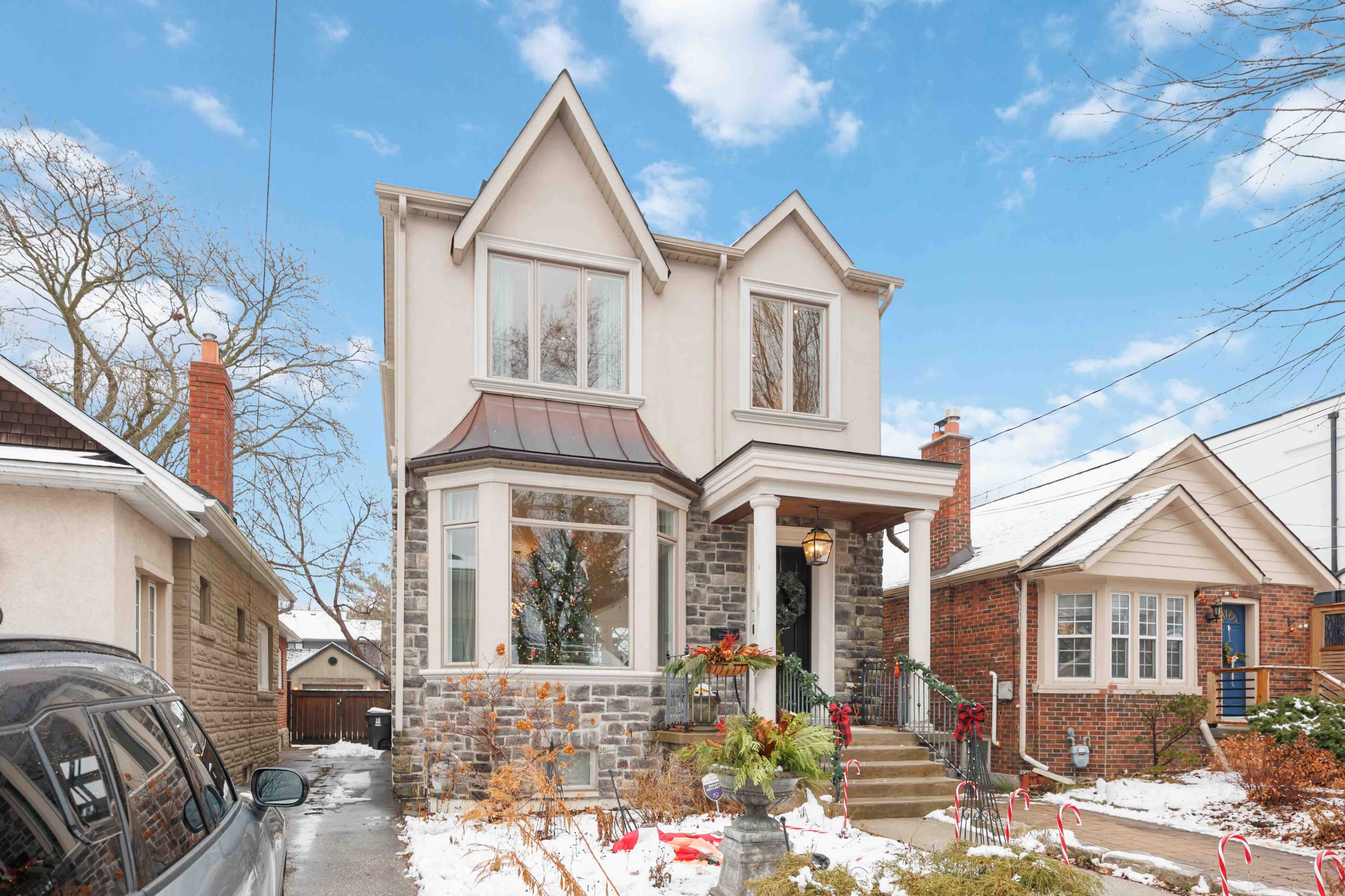 Bright Modern Family Home with Open-Concept Living & Elegant Kitchen Image in Birch Cliff, Scarborough, ON