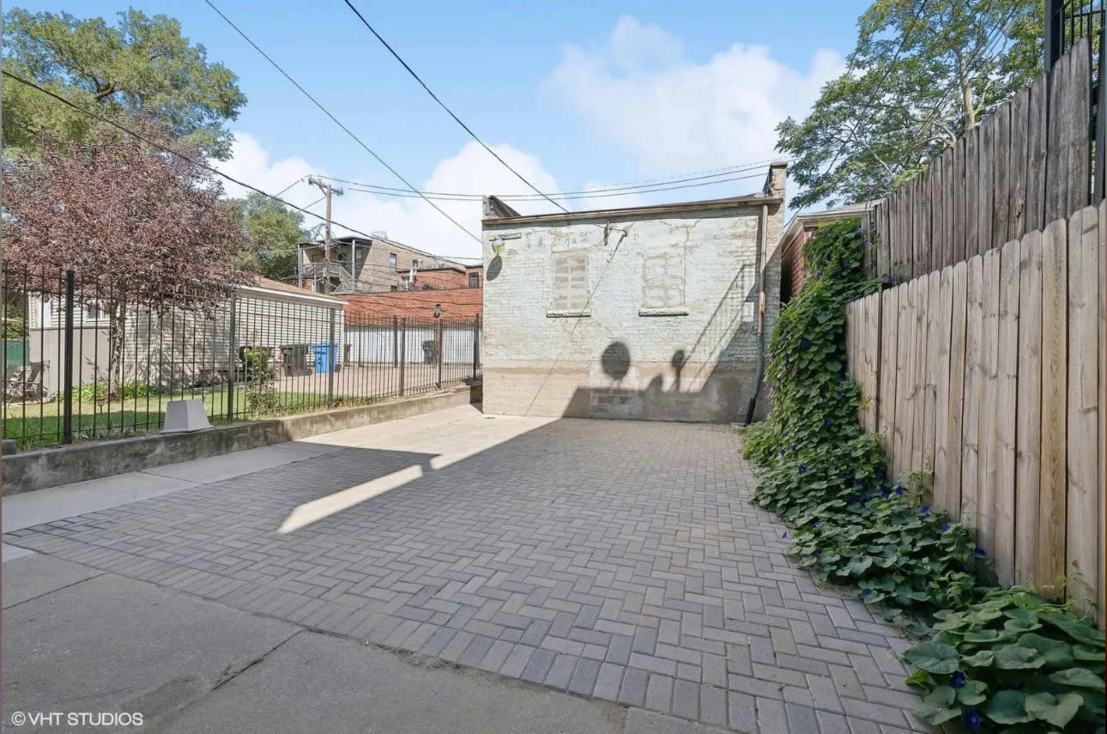 Versatile 3BR Retreat near United Center Image in Garfield Park, Chicago, IL