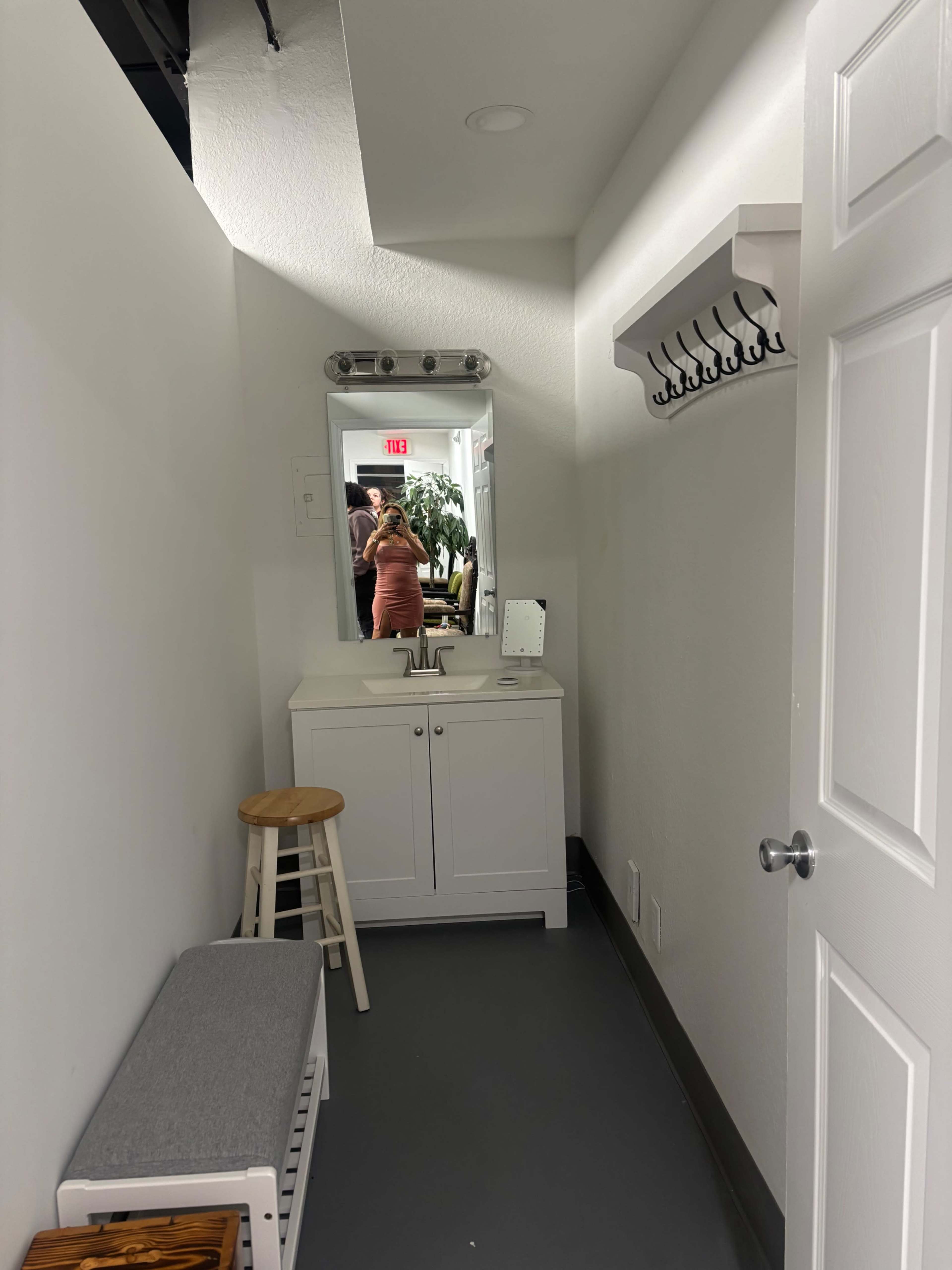 Marina, Beach, Downtown Boynton Beach, can be used for many events, photo shoots with 5 back drops, sip and paint and alike events, popups, dance classes, one on coaching, endless apportunities, wide open space with dressing room and bathroom Image in Boynton Beach, Boynton Beach, FL