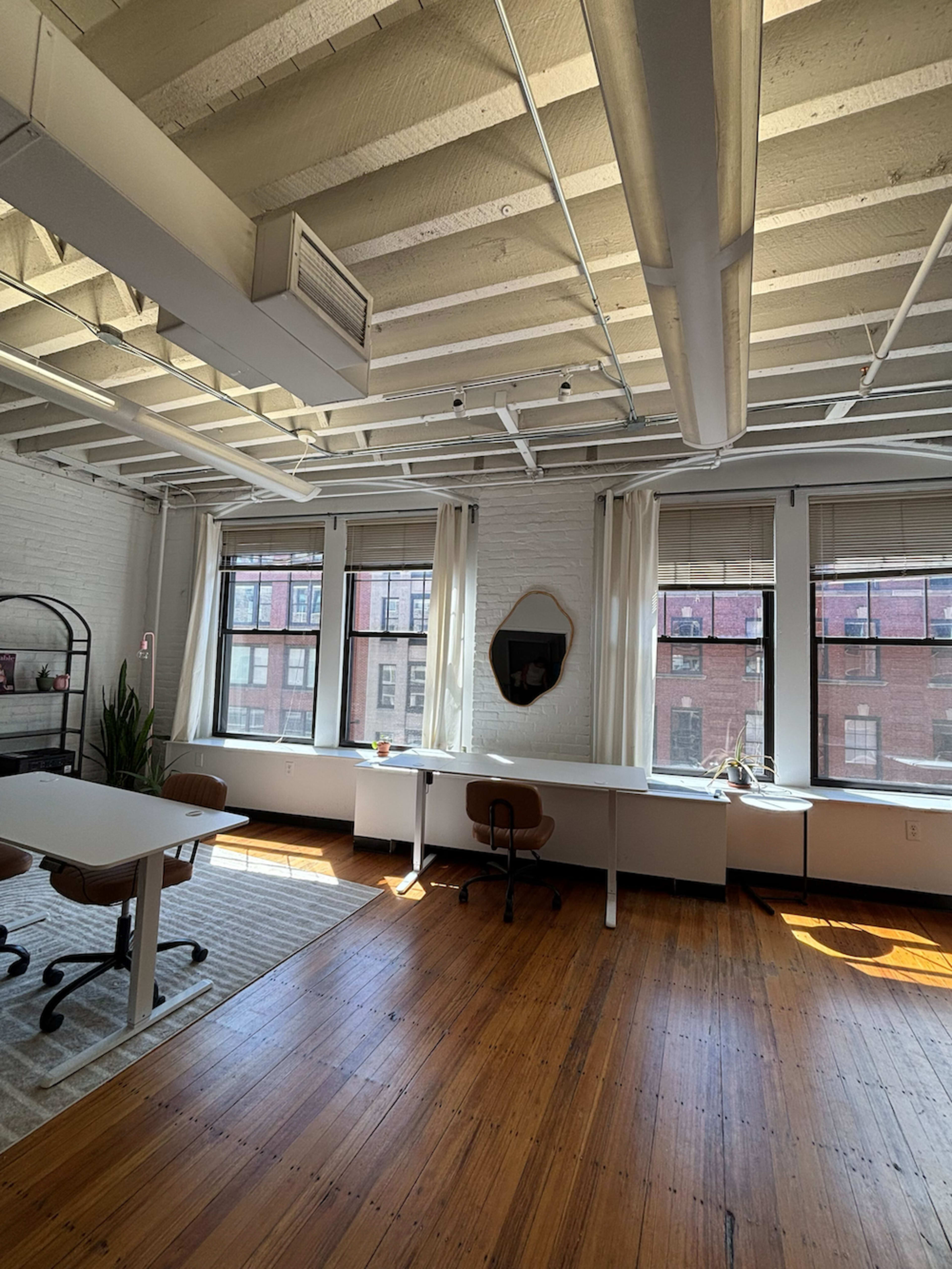 Gorgeous Bright Downtown Office Loft Perfect for Photoshoots & Workshops Right off Highway Image in Leather District, Boston, MA