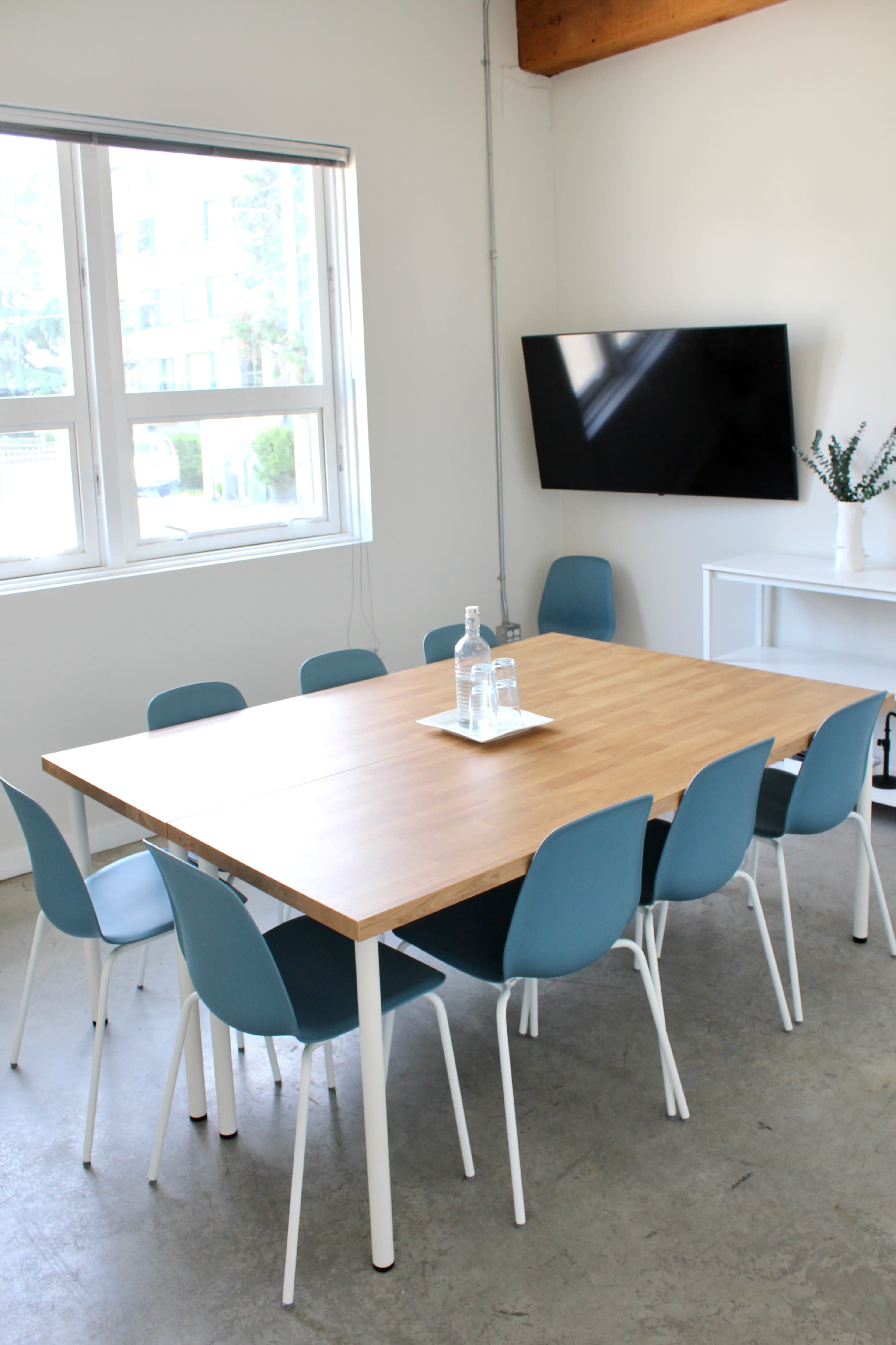 Bright and Airy Meeting Room for up to 10 Image in Central Vancouver, Vancouver, BC