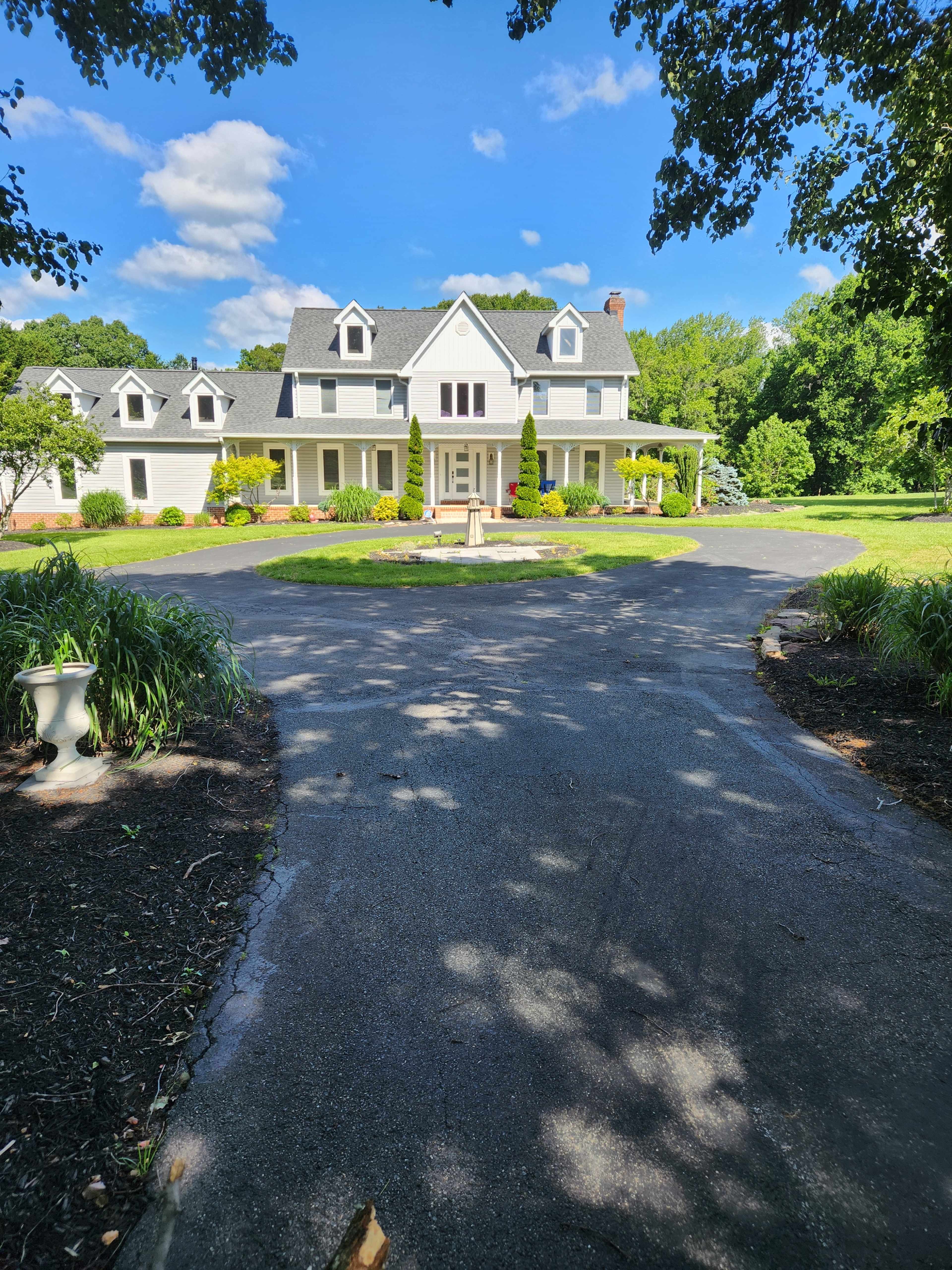 Picturesque Countryside Manor with Pool Image in , Charlotte Hall, MD