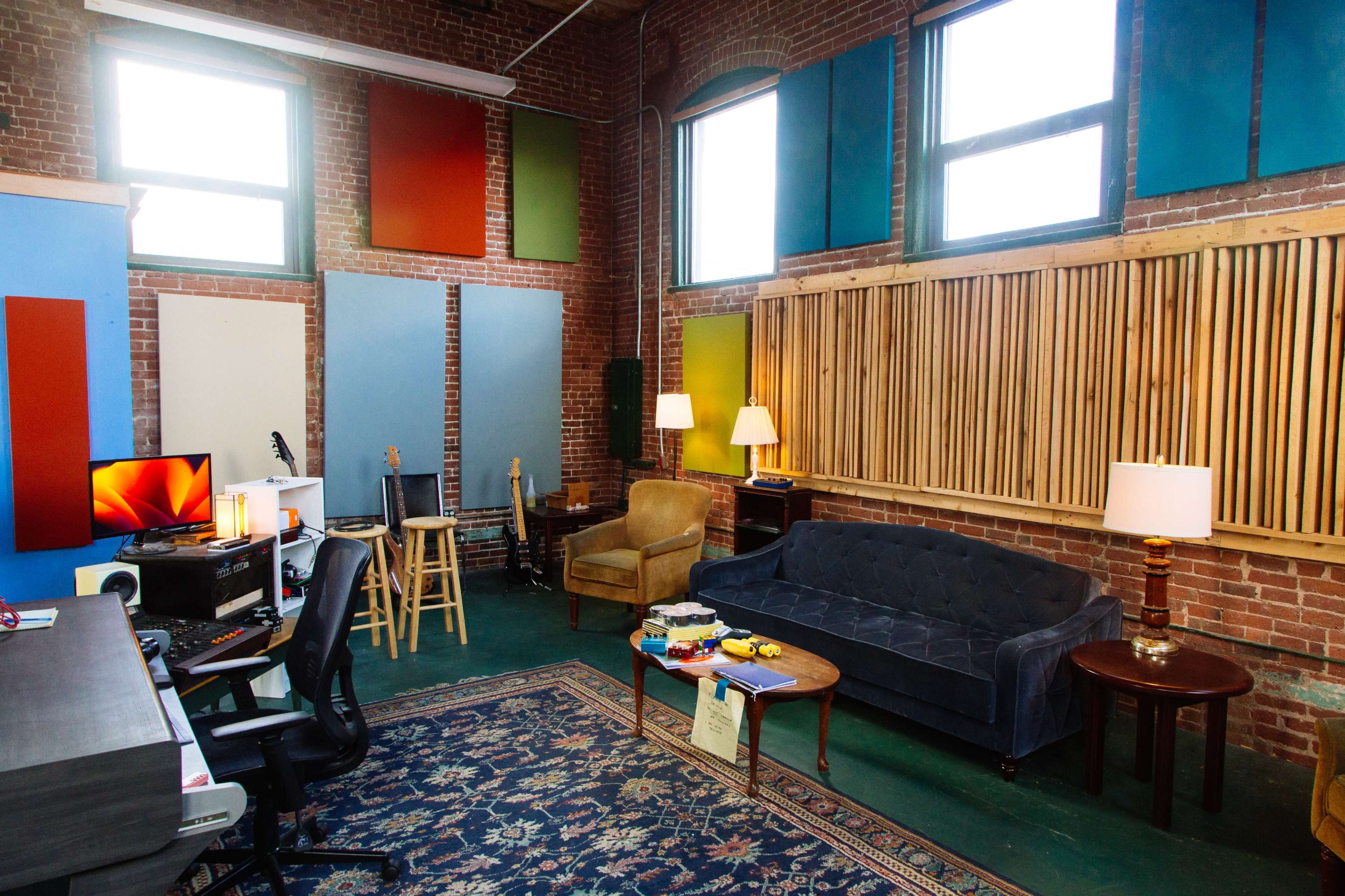 Exposed Brick Mill Building with Natural Light and High Ceilings Image in Lincoln, Lincoln, RI