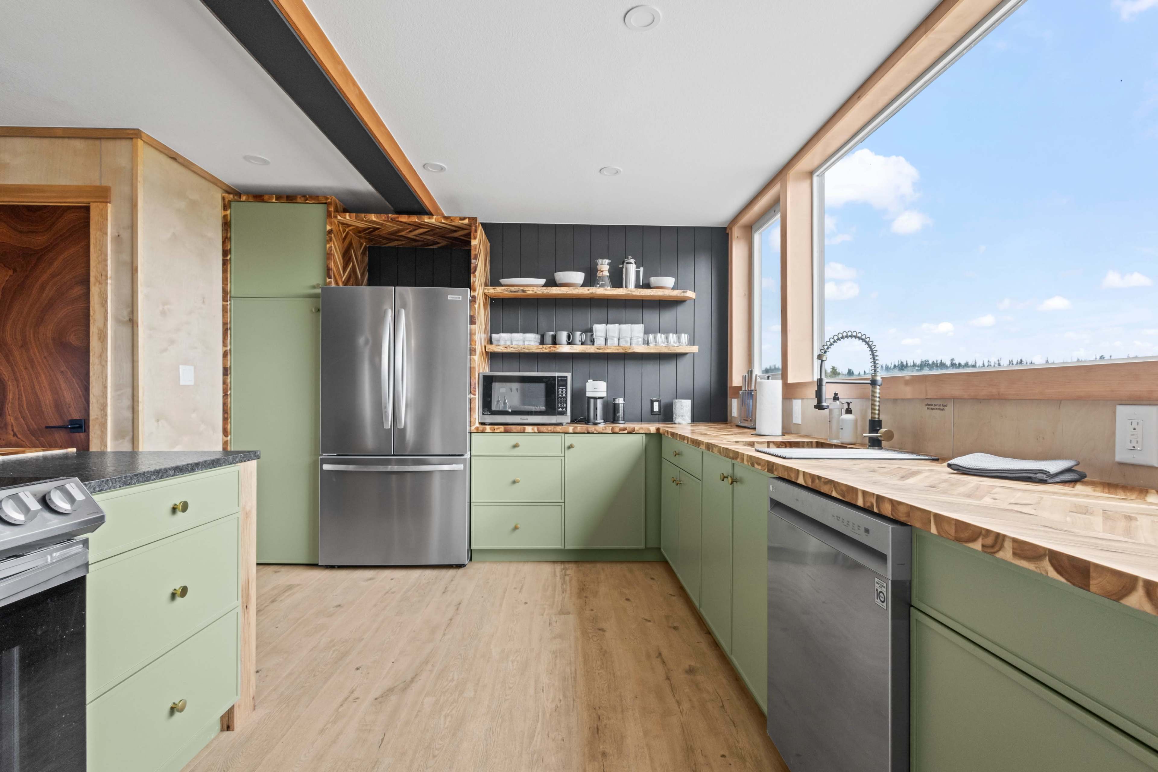 Stylish Shipping Container Home with Stunning Mountain Views Image in , Como, CO