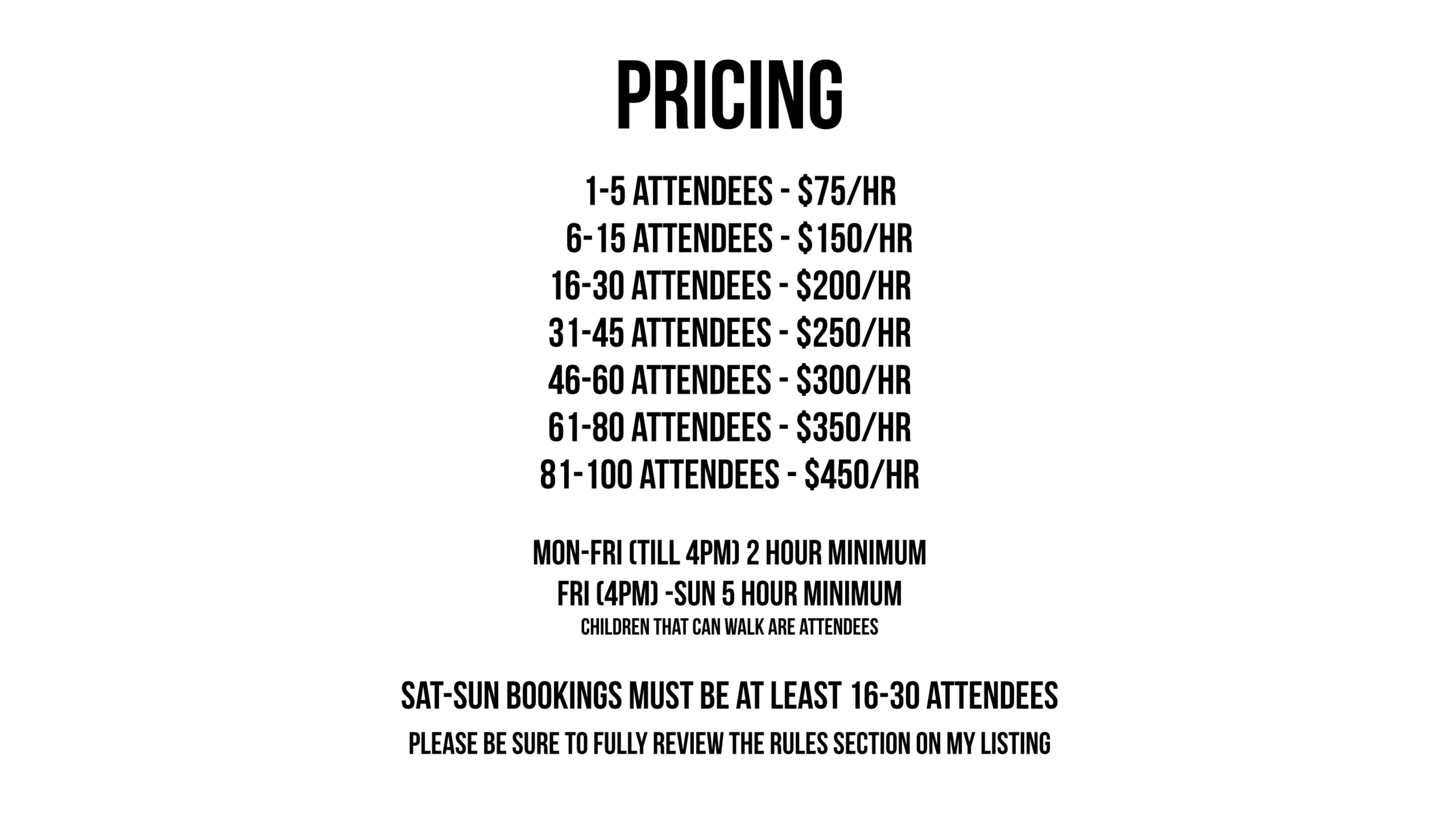 A list of pricing tiers for event attendance based on the number of participants, along with specific booking conditions for weekdays and weekends.