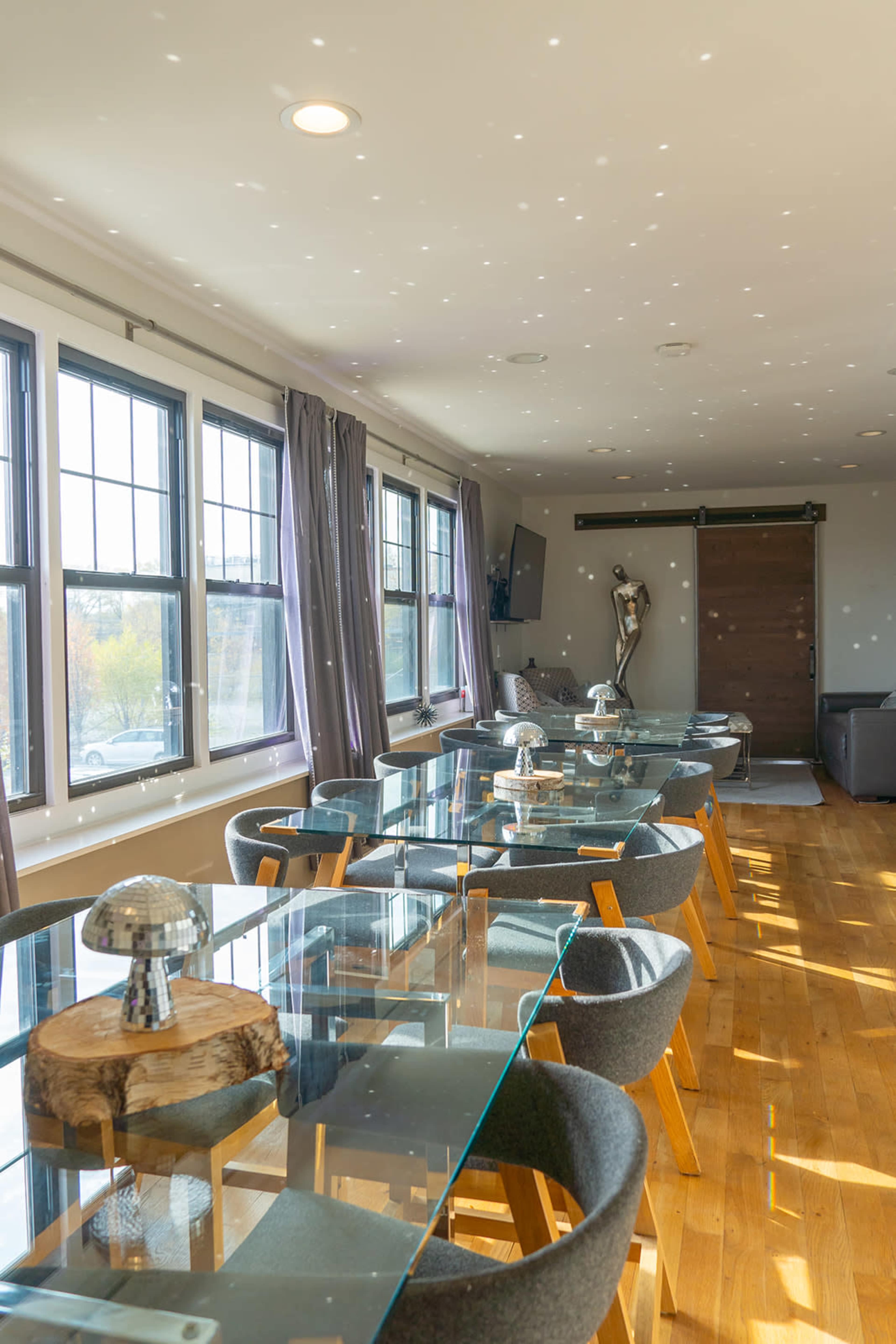 2nd Floor Dining Room with Skyline View Image in Bucktown, Chicago, IL