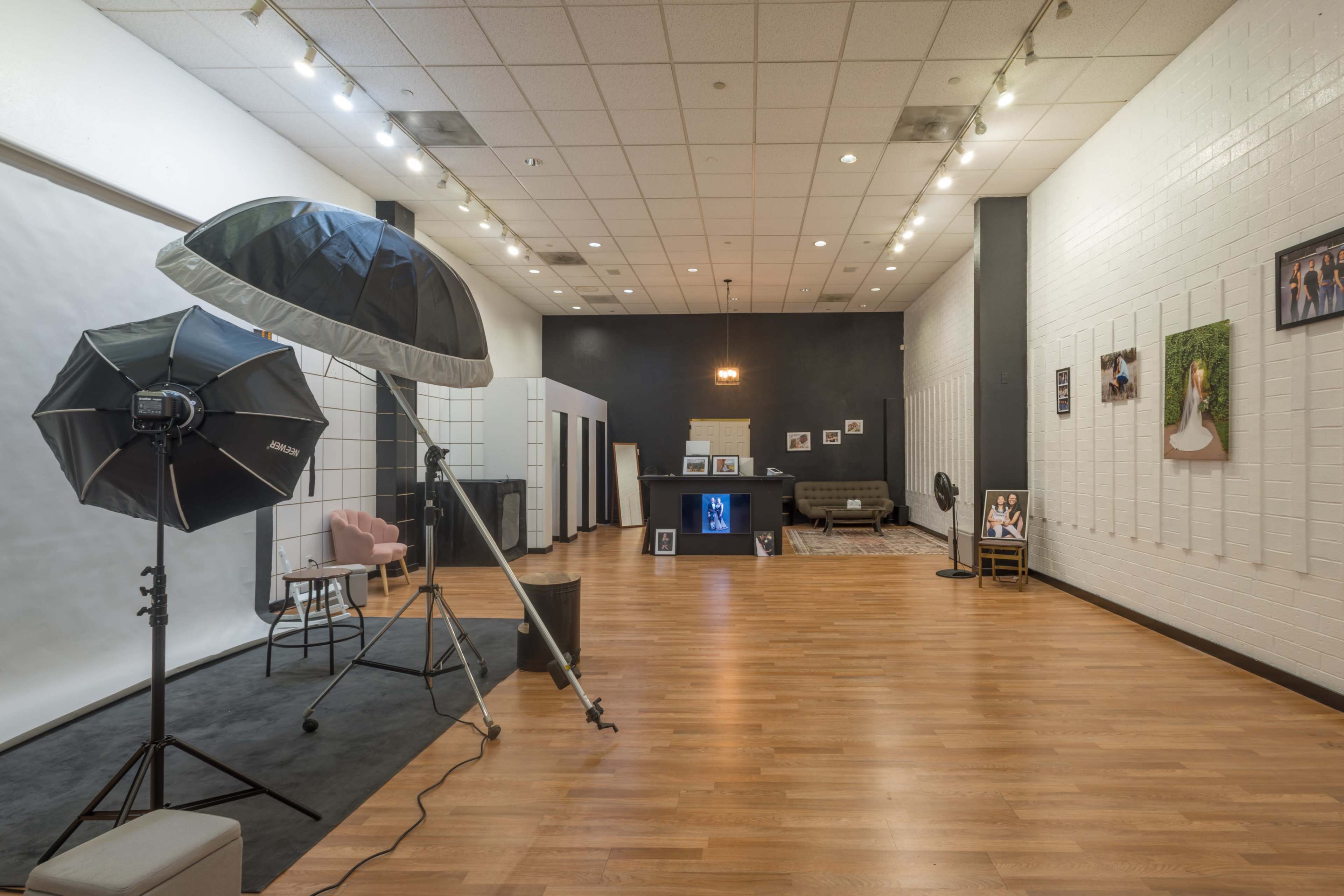 Upscale Private Minimalistic Canvas Backdrop Fine Art Photo Studio in North Colorado Springs Chapel Hills Mall Image in Briargate, Colorado Springs, CO
