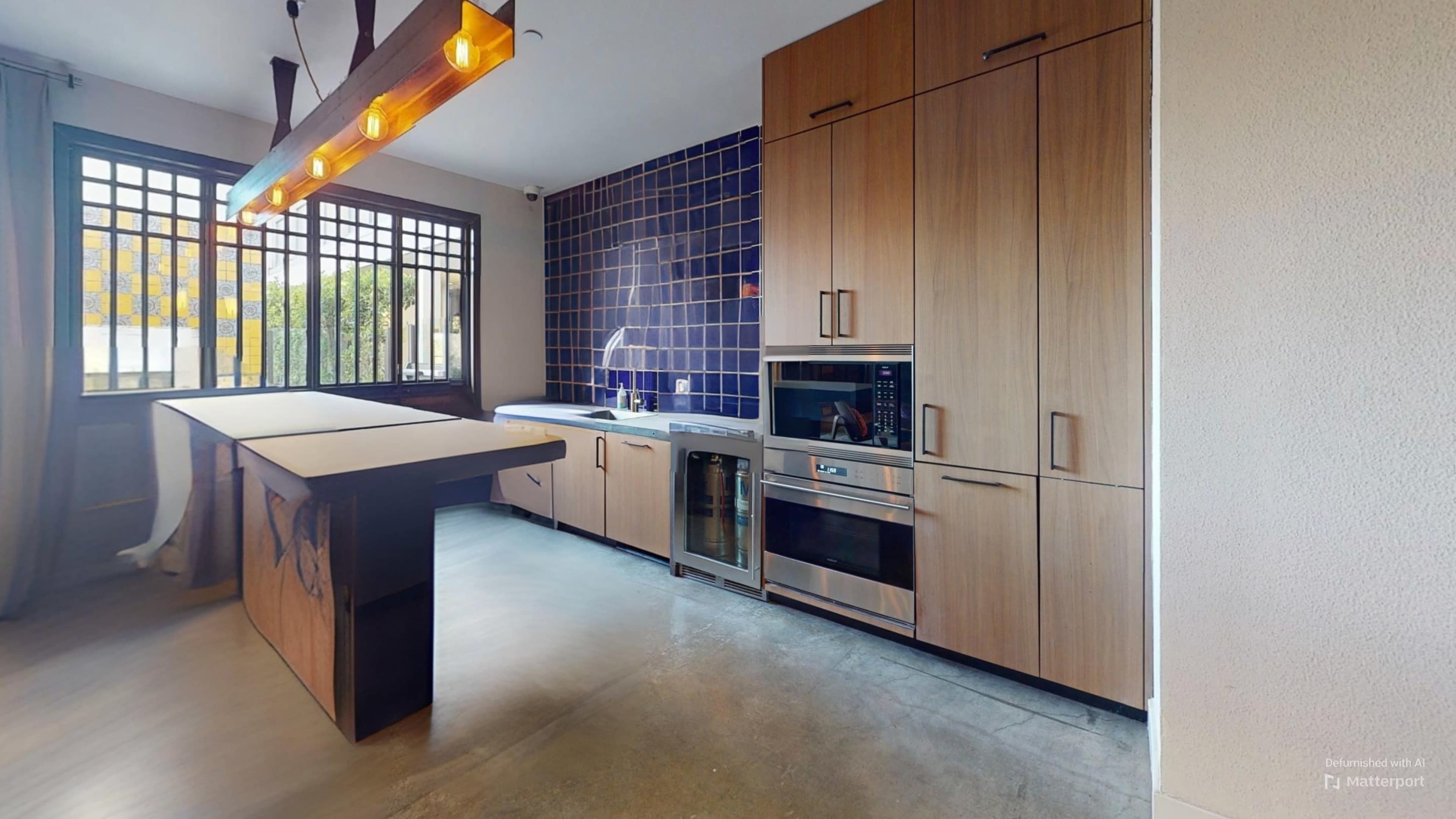 Amazing Lounge with Kitchenette Image in Bankers Hill, San Diego, CA
