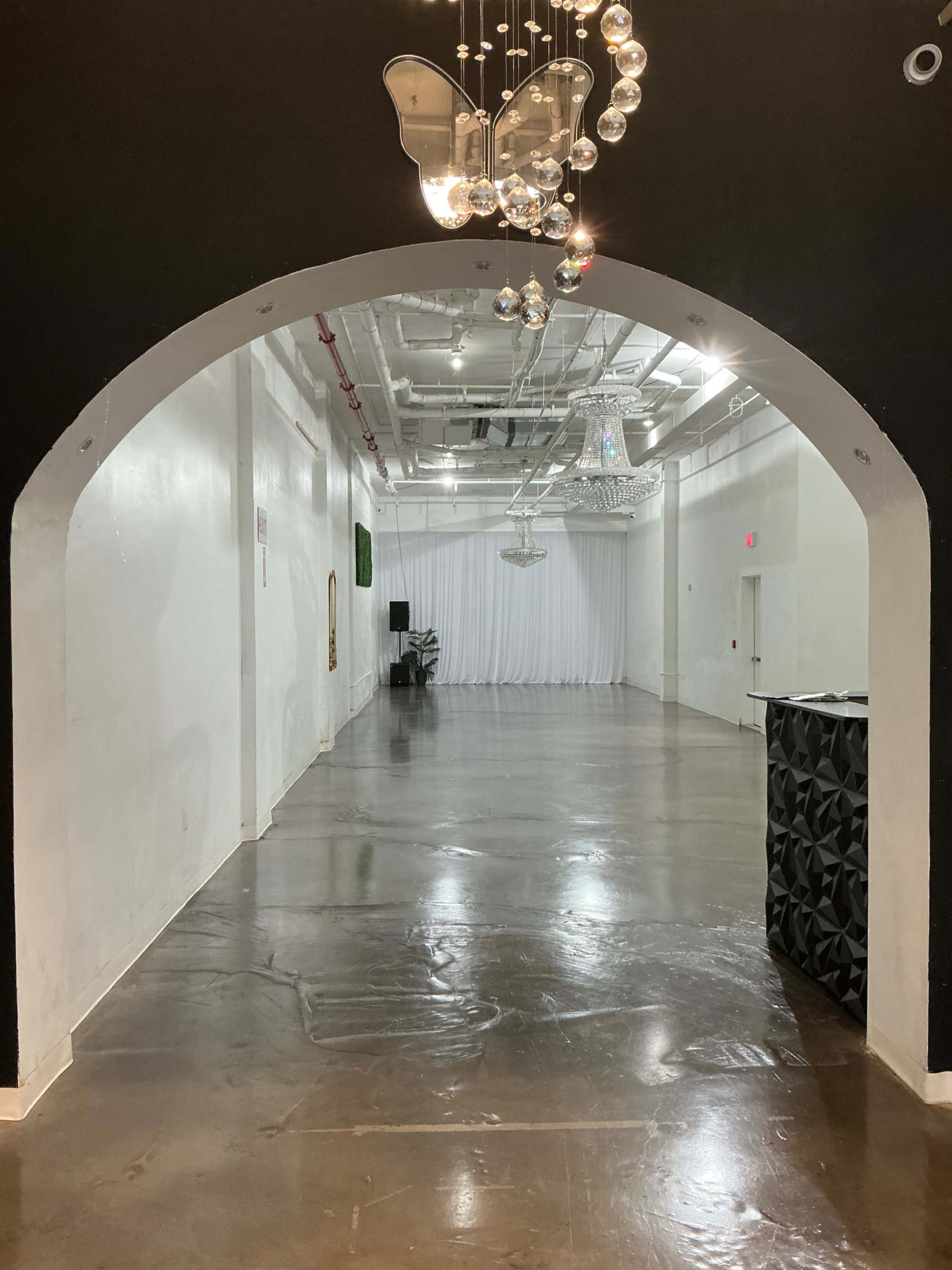 Uptown,industrial, Modern, Expansive Space Image in Woodstock, Bronx, NY