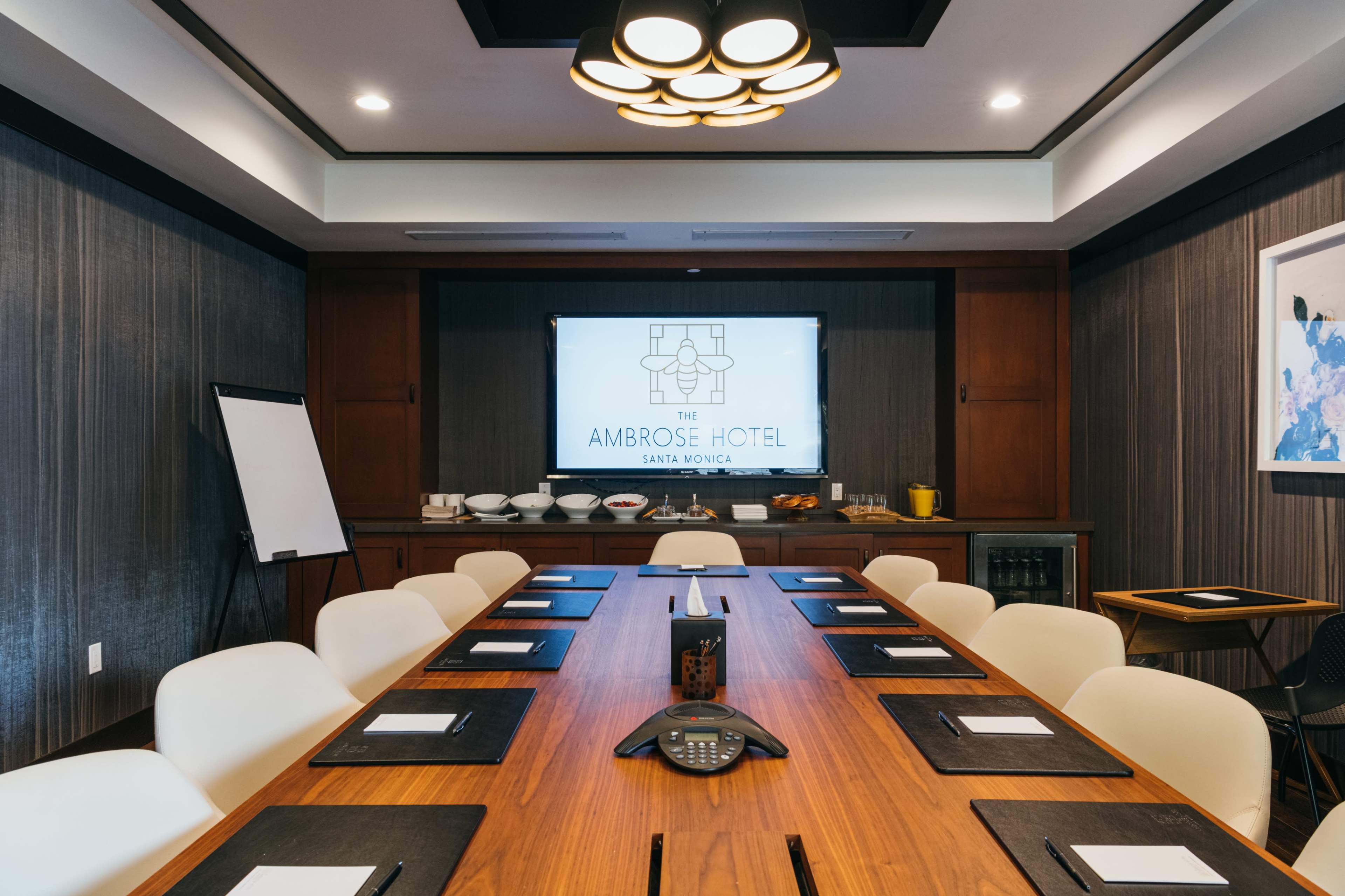 Luxury Meeting space w/ Natural Light and Video Conferencing Image in Mid-City, Santa Monica, CA