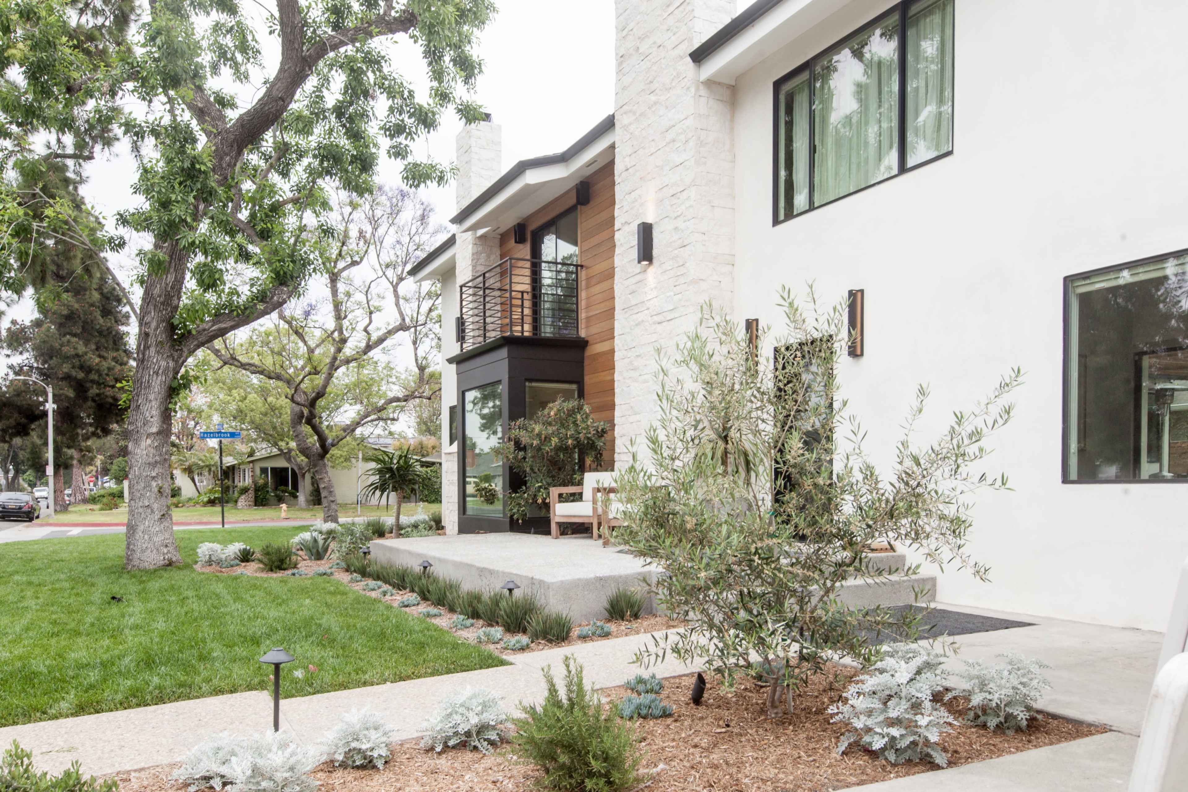 Warm contemporary luxury home Image in Lakewood Village, Long Beach, CA