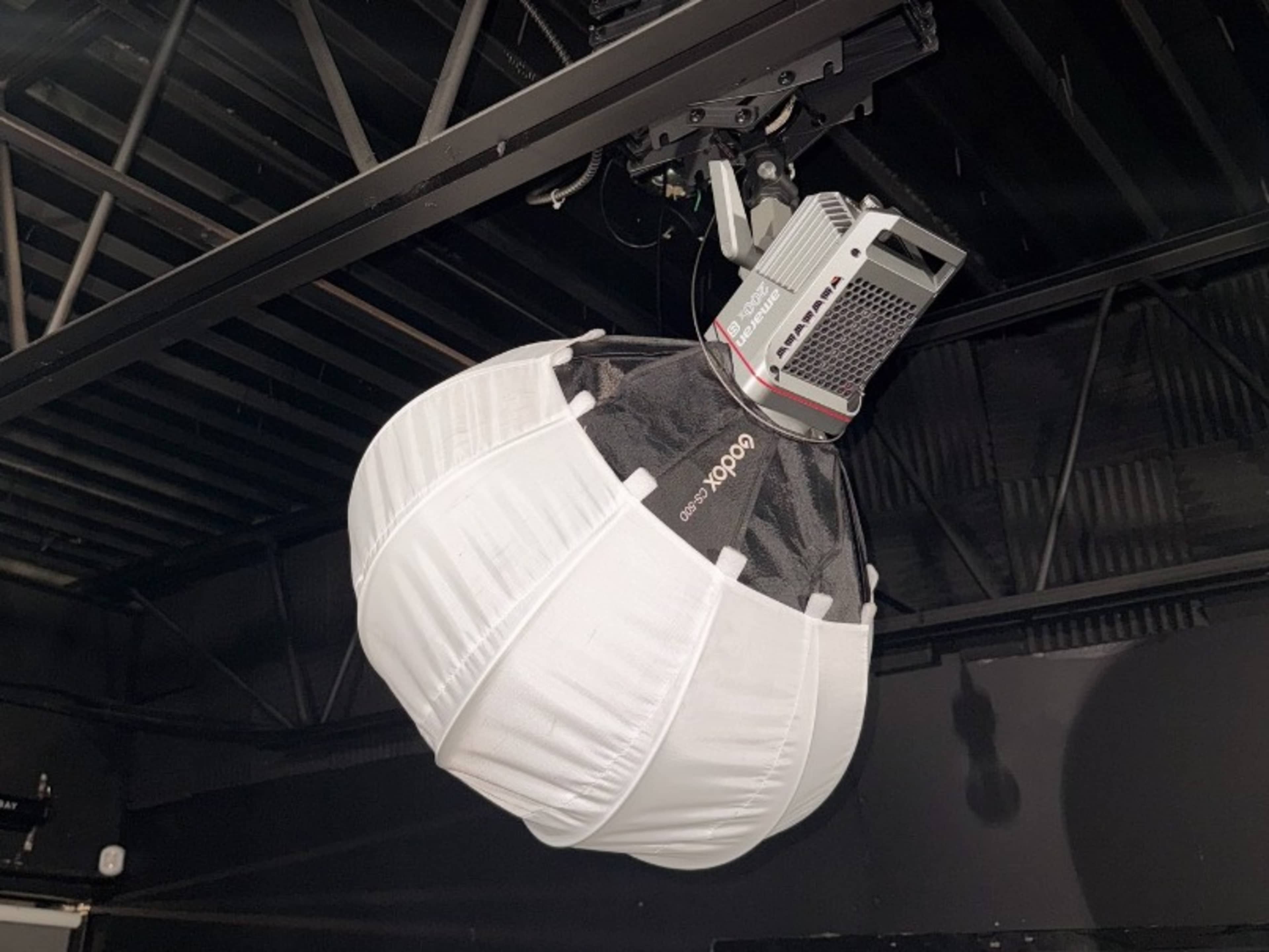 Amaron 200x S Ceiling mount light