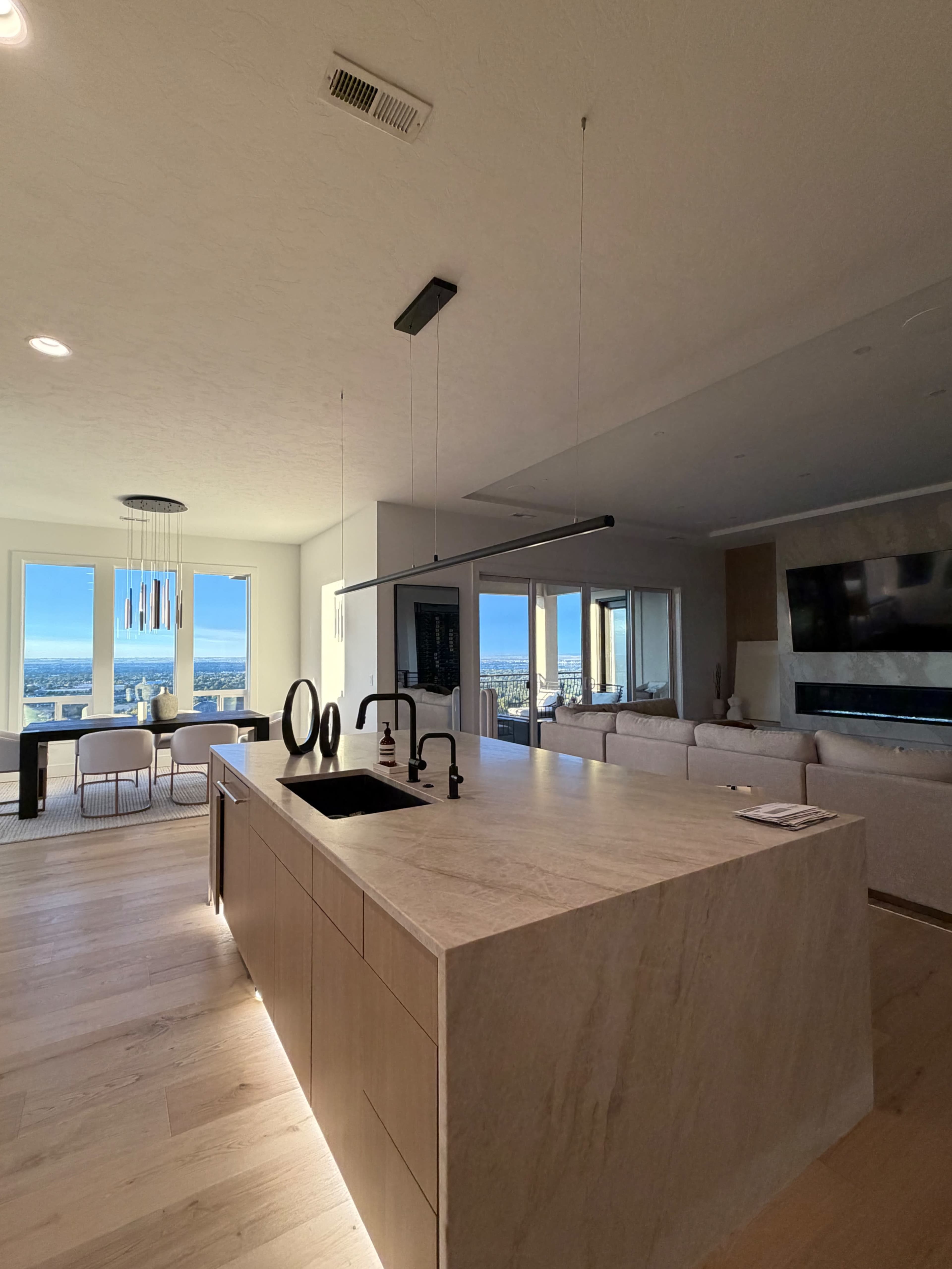 Gorgeous kitchen and living room Image in Kennewick, Kennewick, WA
