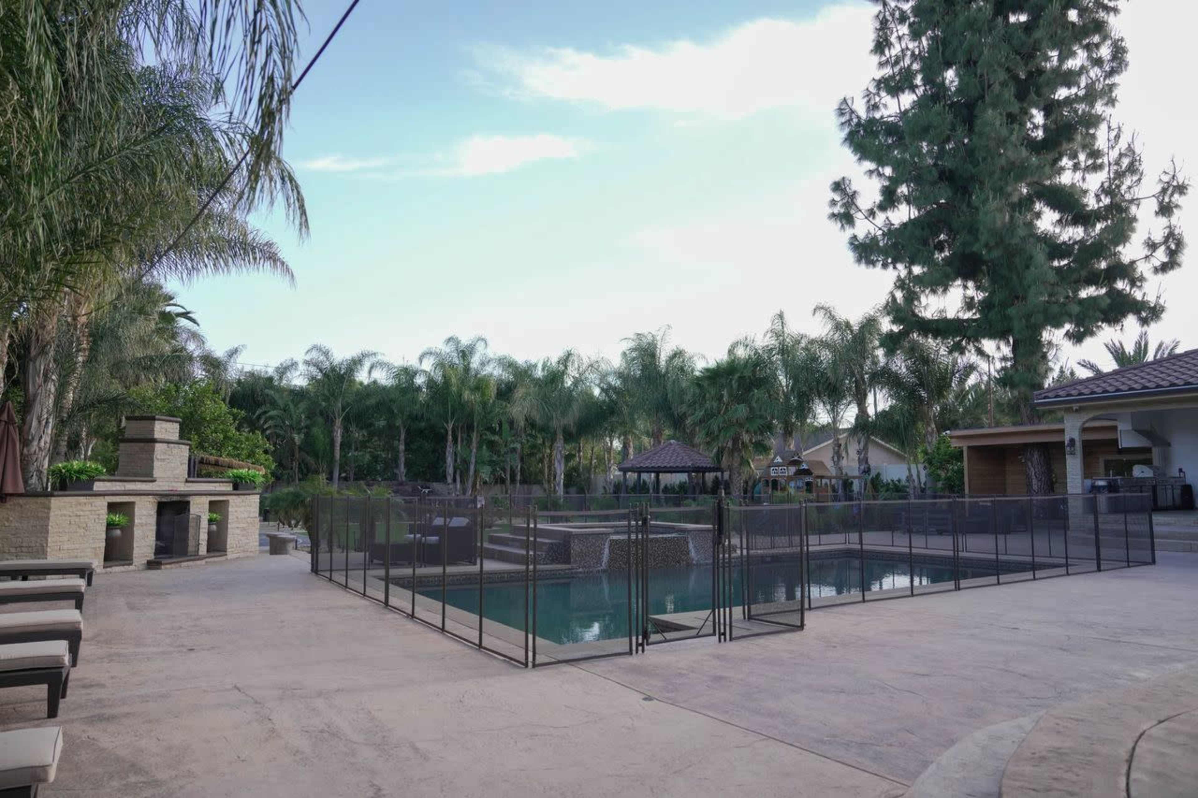 Rayen Resort Image in Northridge, NORTHRIDGE, CA