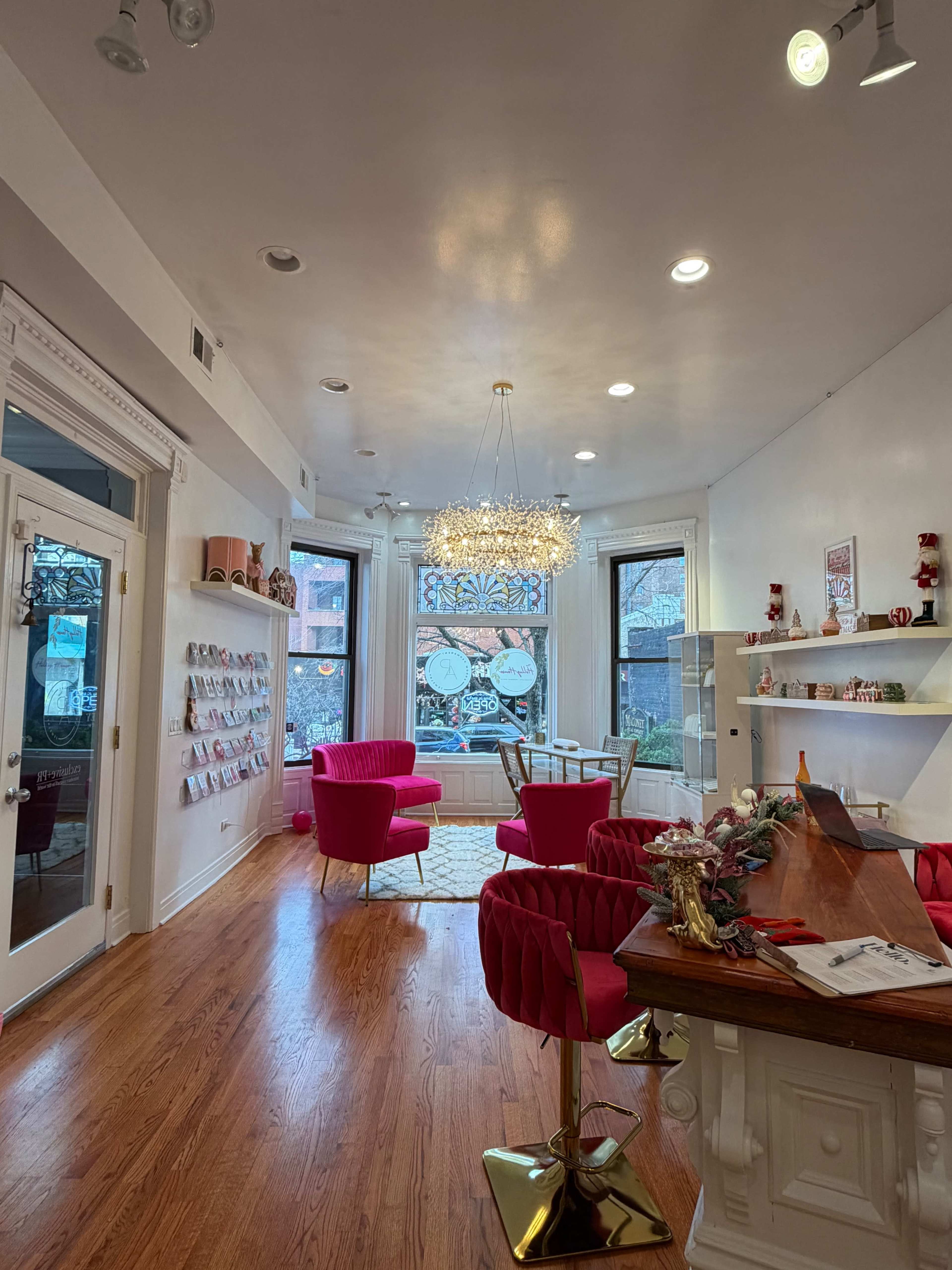 Charming Space in Lincoln Park With Lots of Sunlight and Great Empty Space! Image in Lincoln Park, Chicago, IL