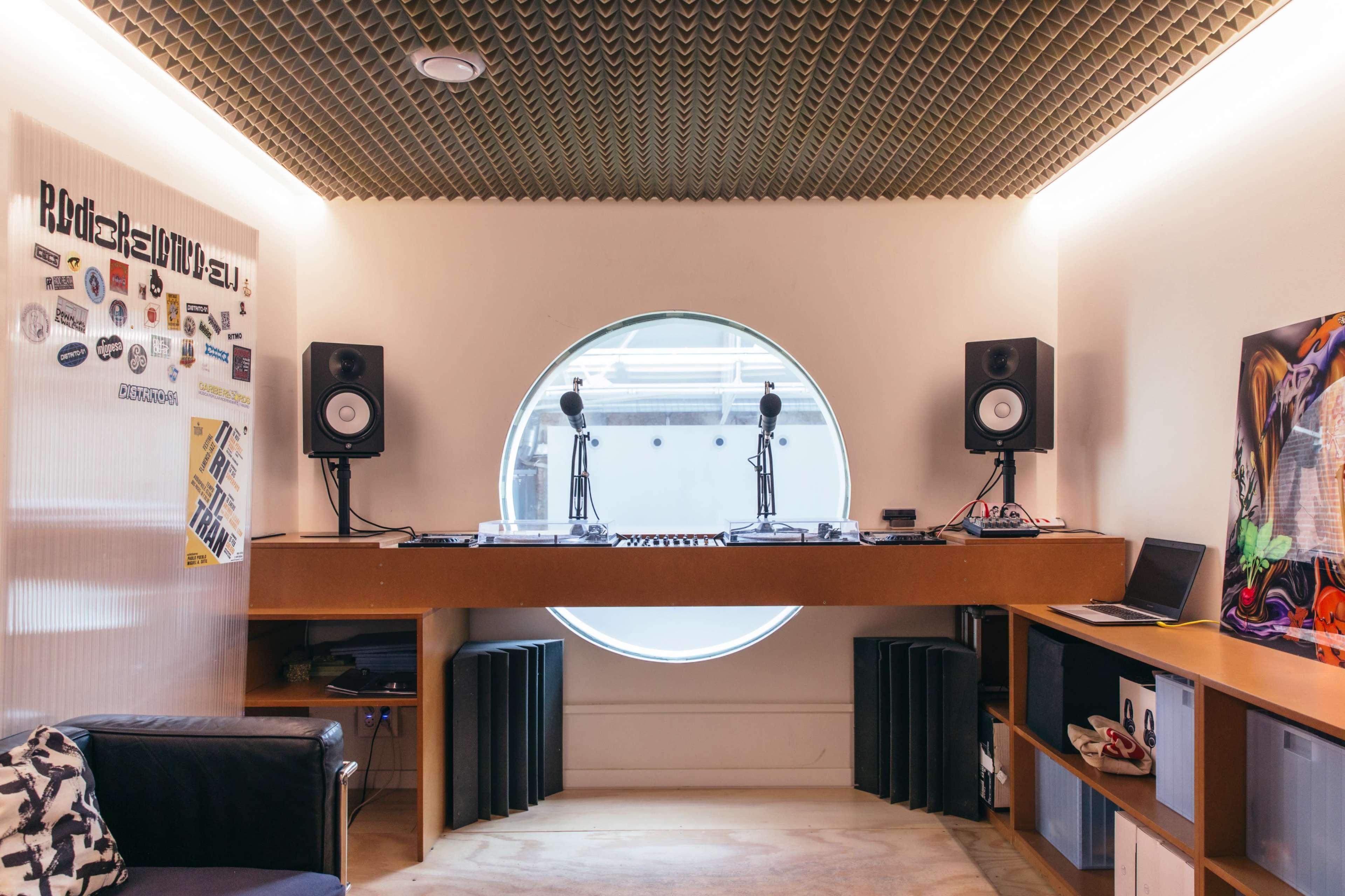 BRUTO — Espacio Creativo para Producciones y Eventos Image in Moscardó, Madrid, M