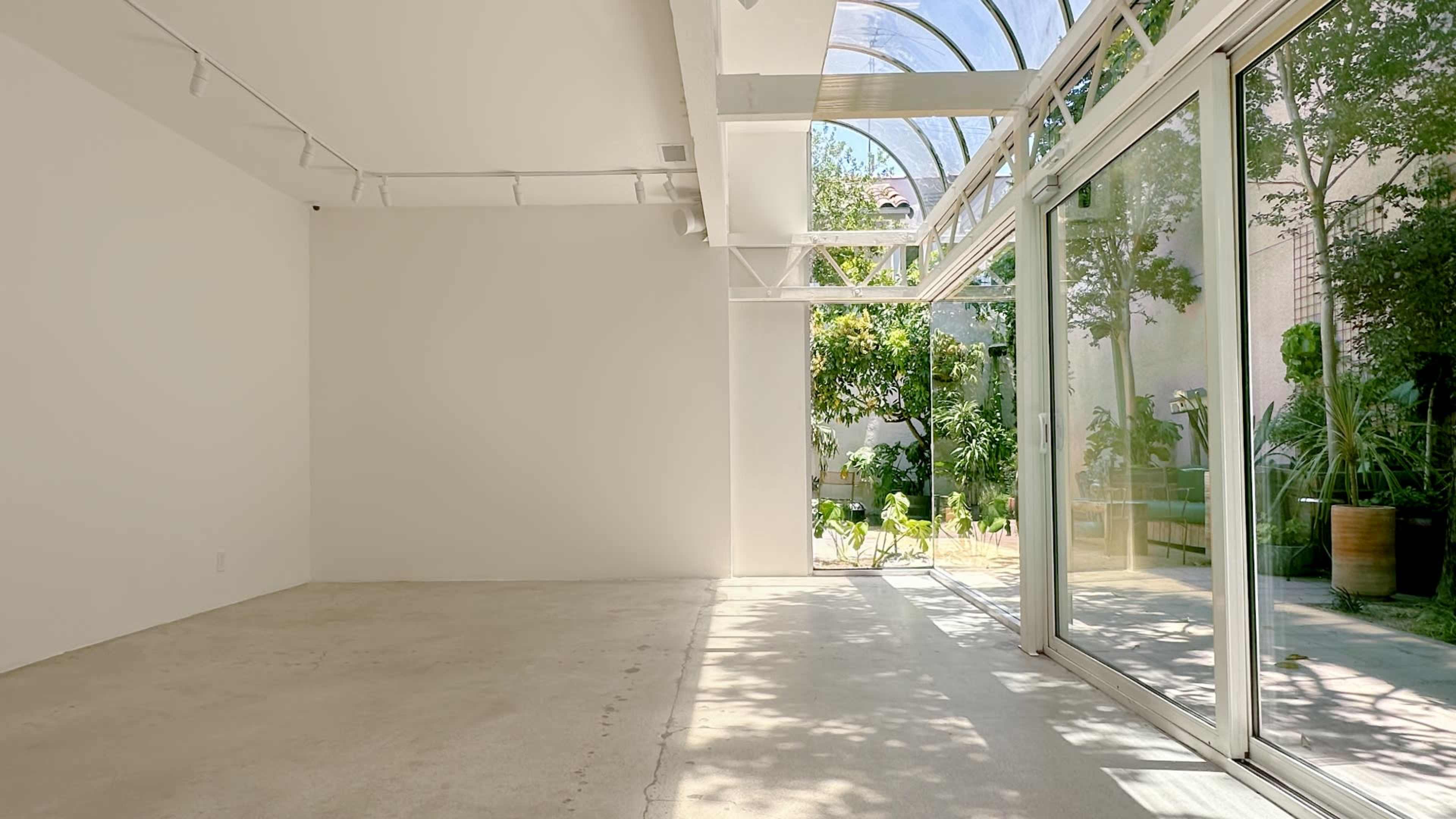 Modern Gallery and Garden Image in Central LA, Los Angeles, CA