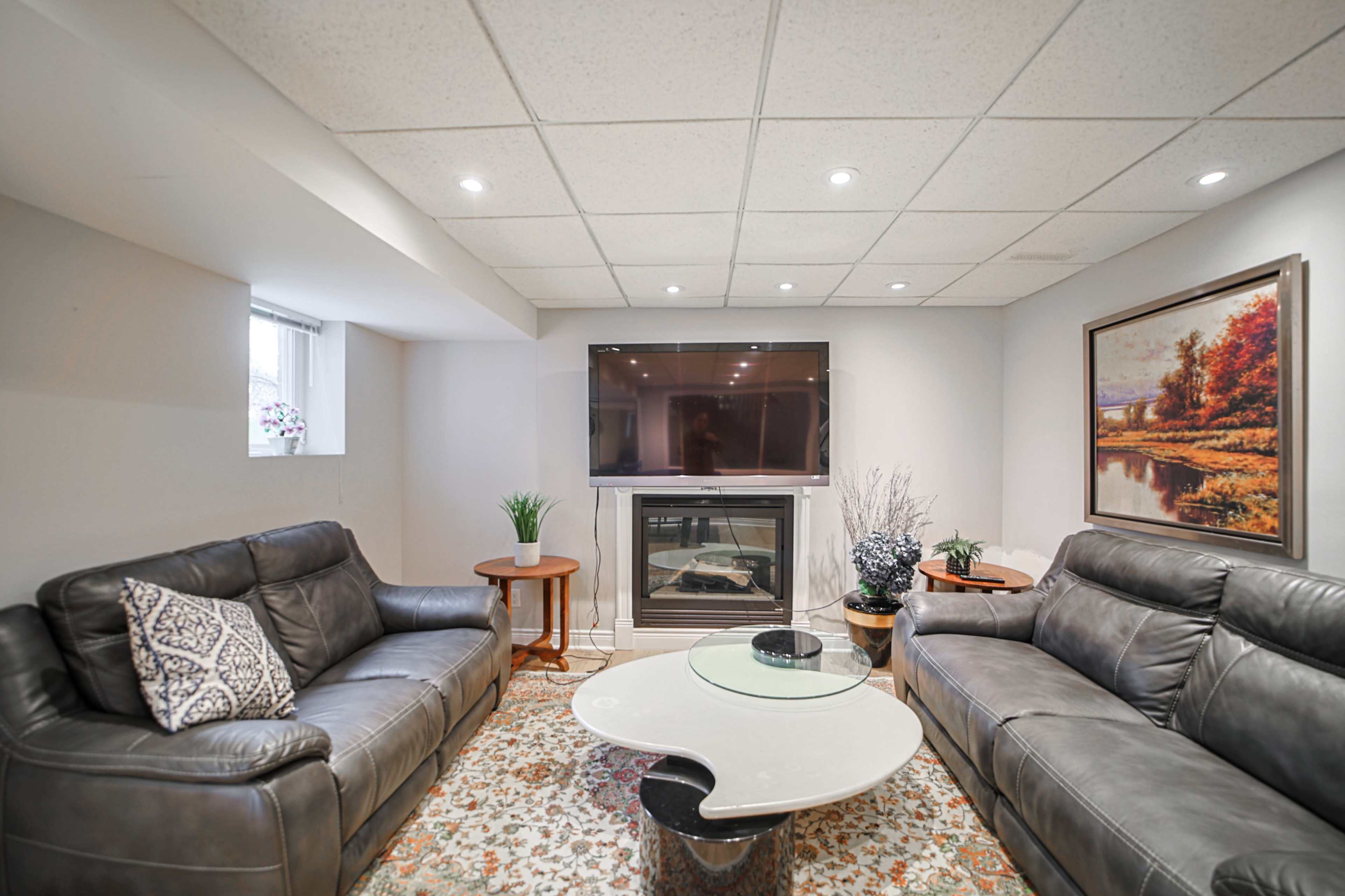 Elegant 6-Bedroom Richmond Hill Home With Entertainment Basement – Film & Lifestyle Shoot Friendly Image in Richmond Hill, Richmond Hill, ON