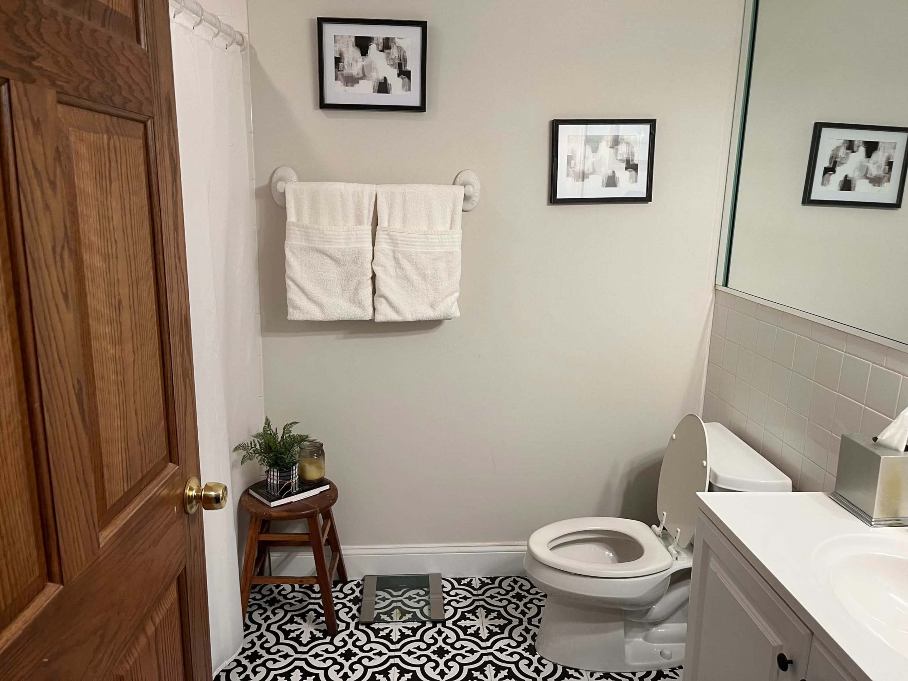 Beautiful Multipurpose Apartment Space Open Concept with Kitchen and Lots of Natural Light just north of Chicago Image in Evanston, Evanston, IL