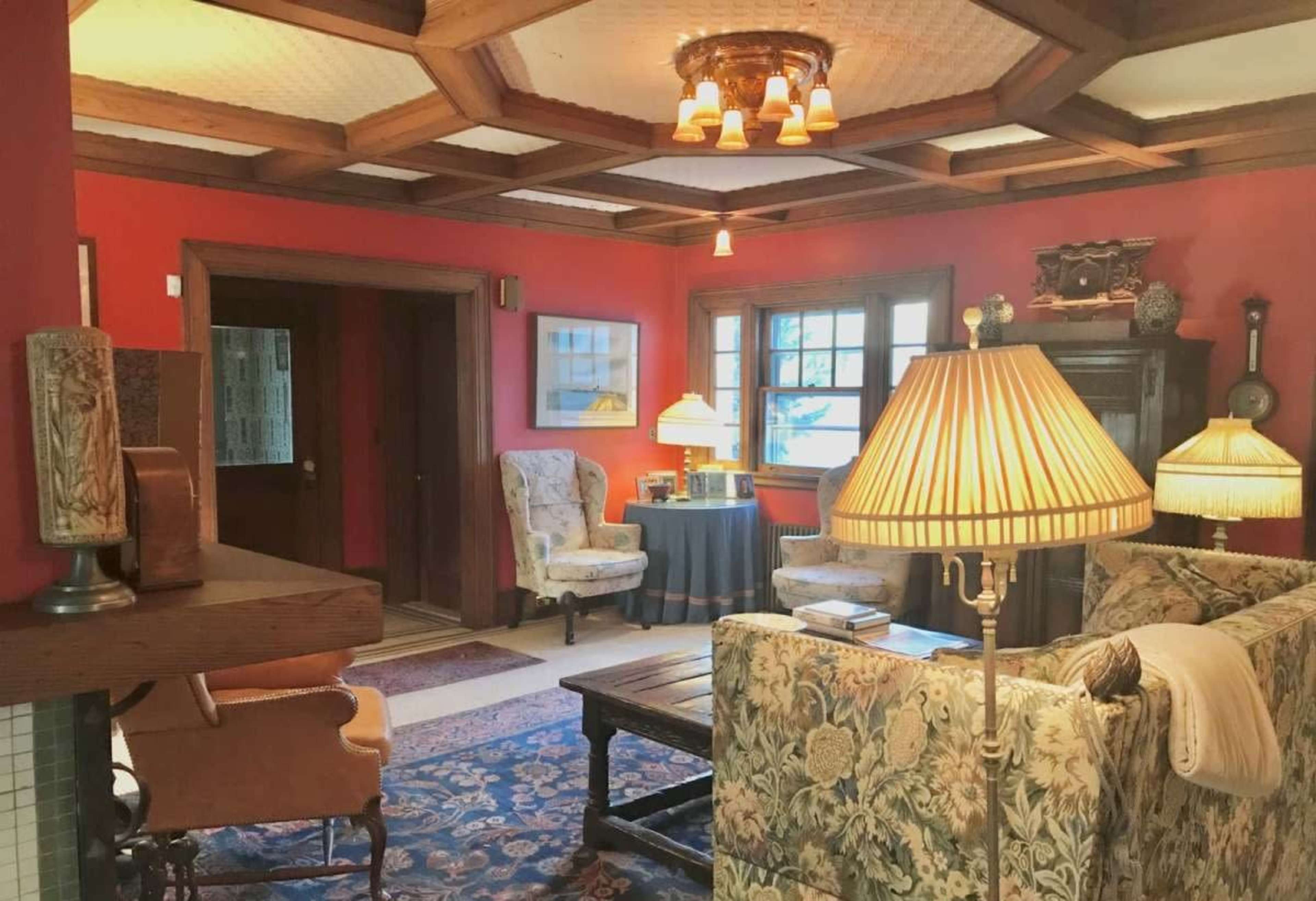 1907 Mediterranean on bay in Queens, architect McKim, Mead & White Image in Douglaston, Queens, NY