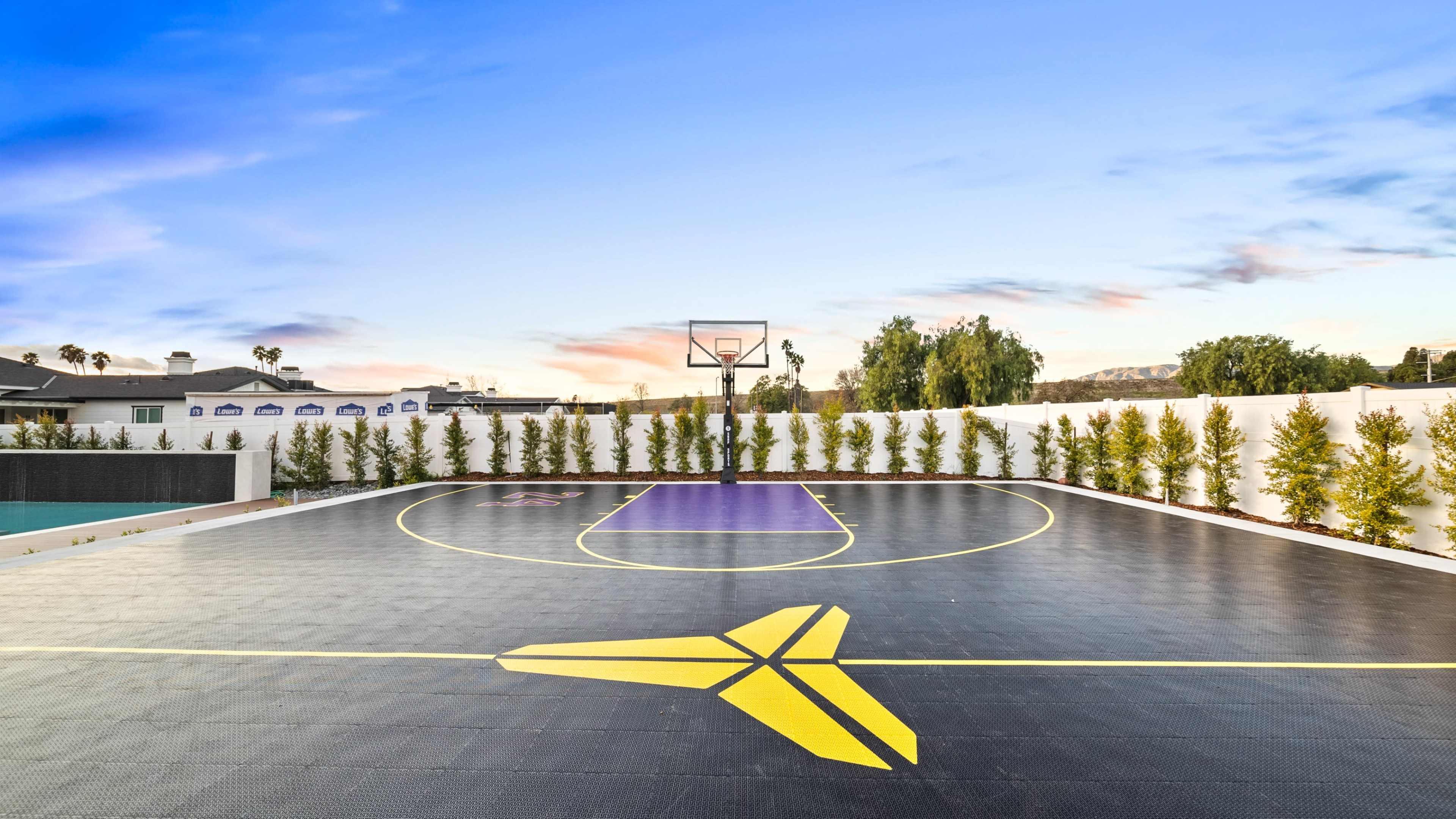 Modern Backyard Space Image in Shadow Hills, Sun Valley, CA