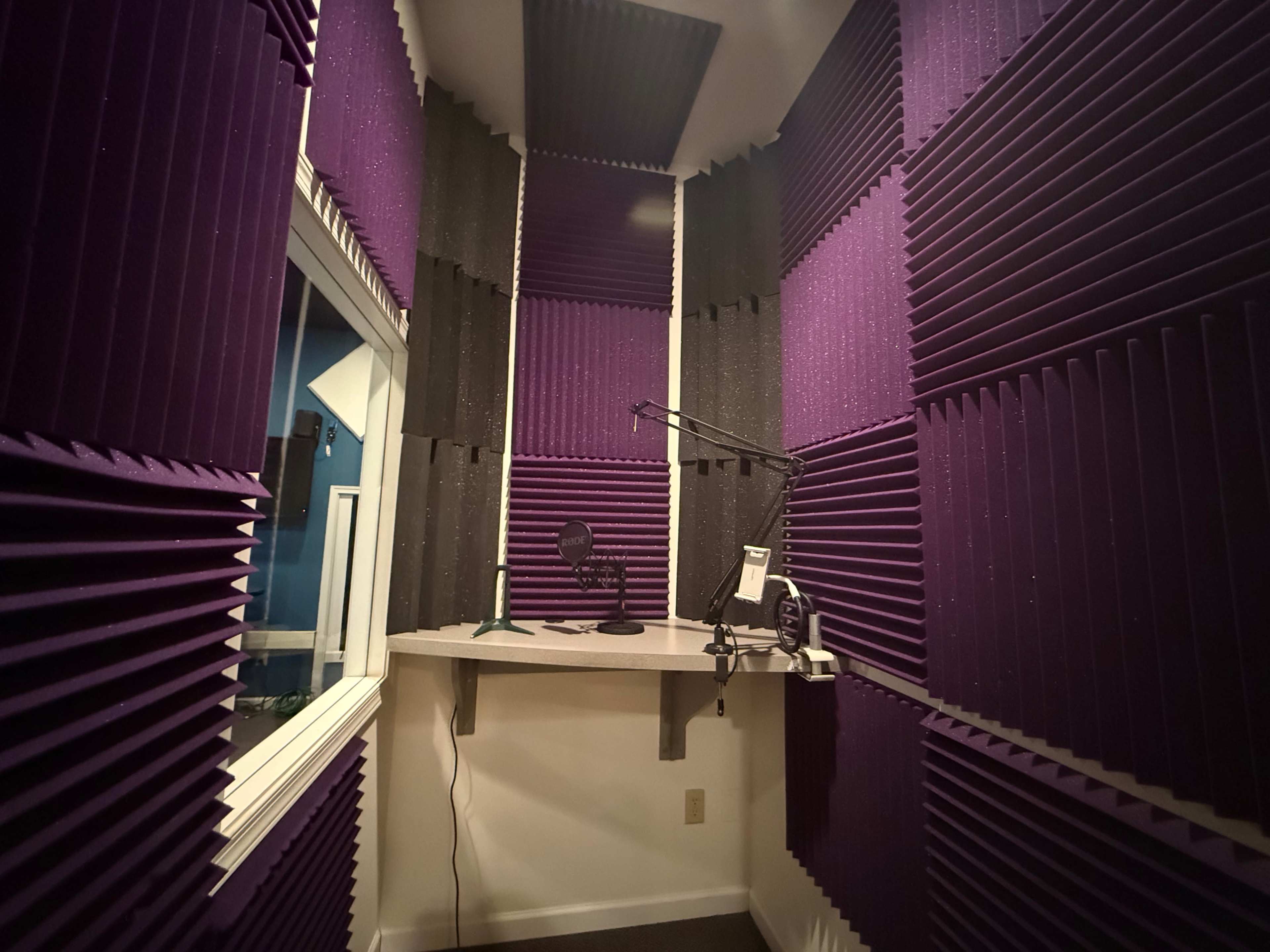 Cyclorama Studio | Green & White Walls Image in East Pikeland Township, Phoenixville, PA
