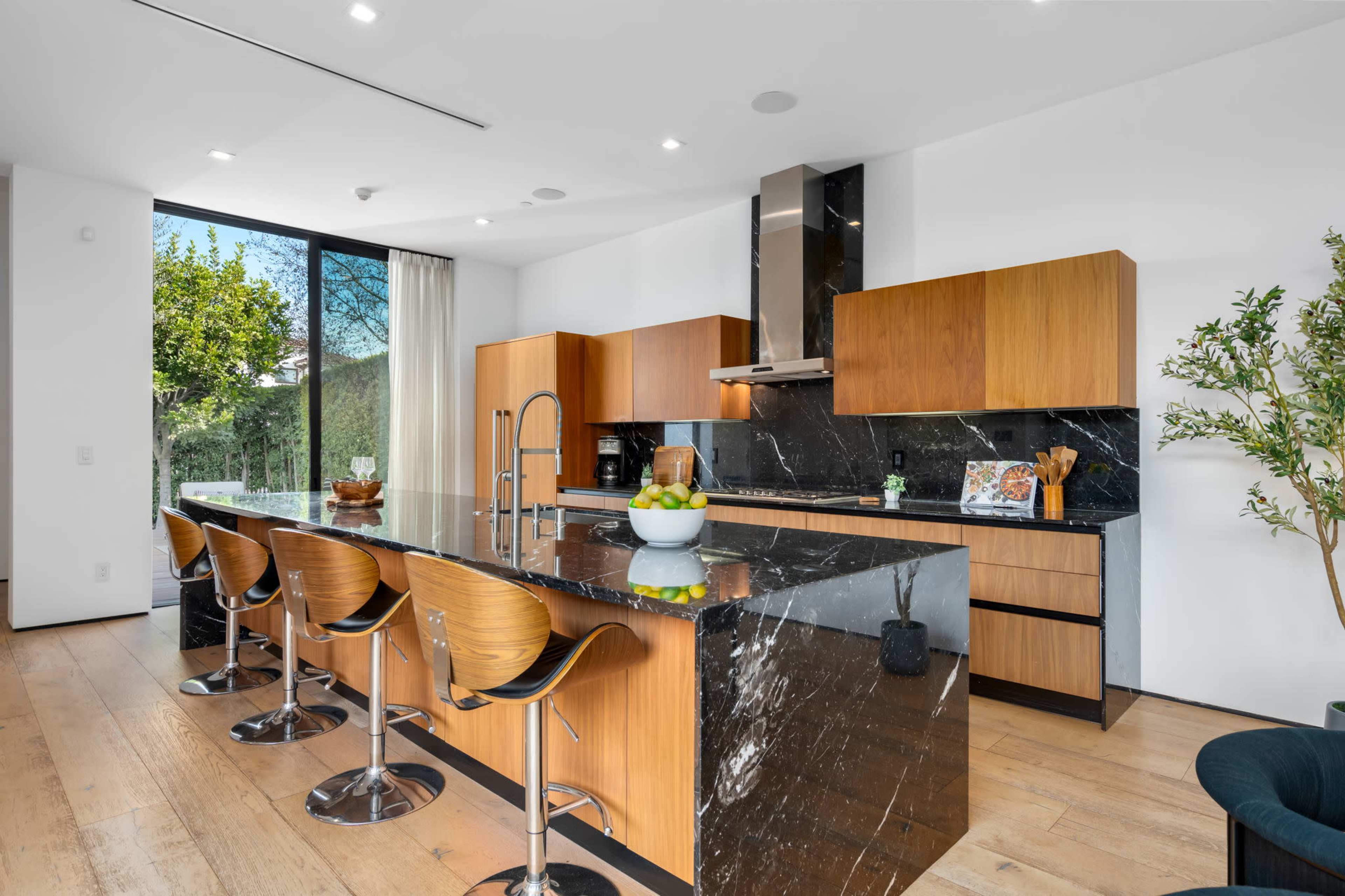 Modern Mansion w/ Pool Courtyard & Contemporary Interior Image in Beverly Grove, Los Angeles, CA