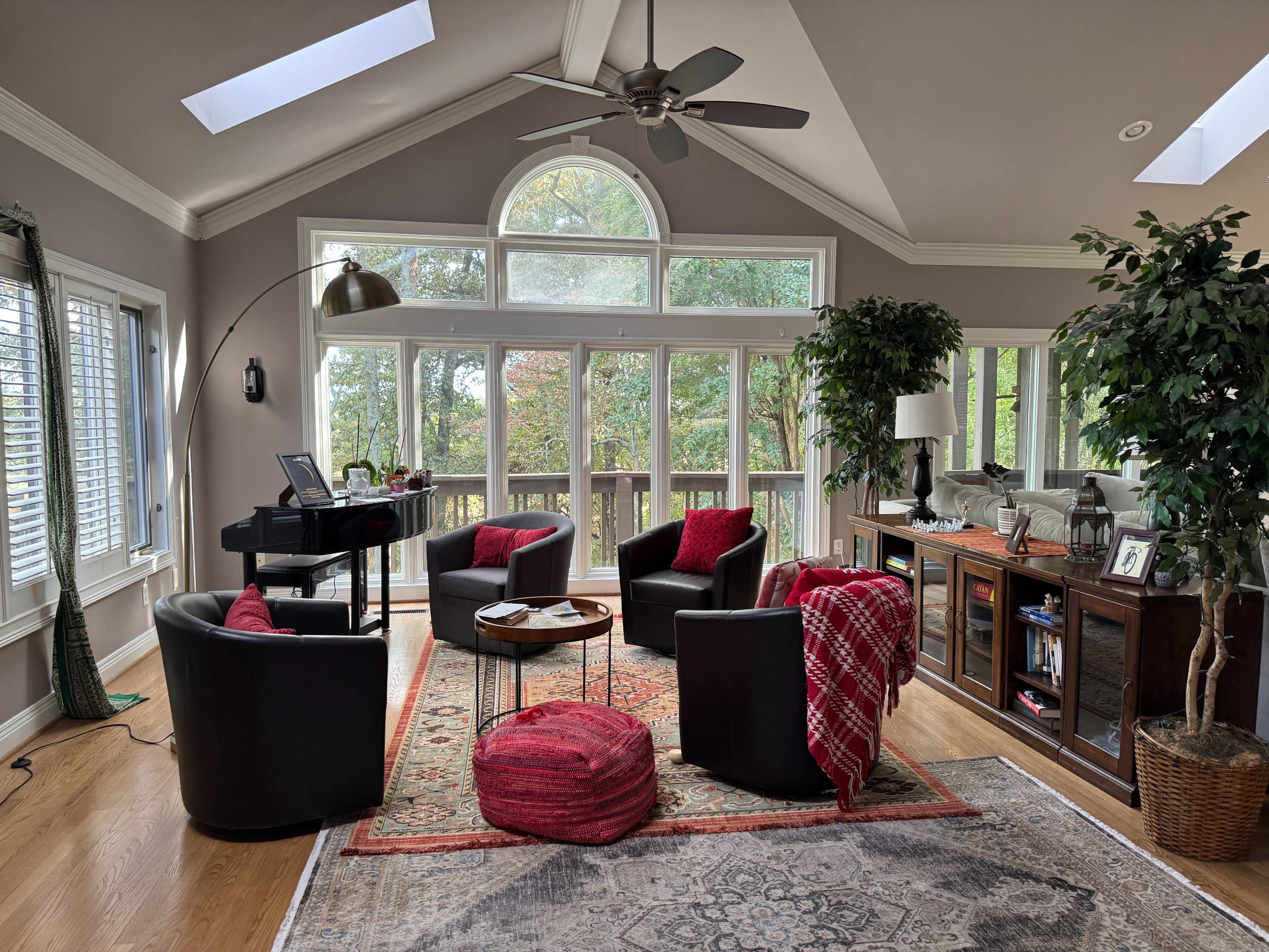 Suburban Home with Spectacular Forest Views Image in , Owensboro, KY