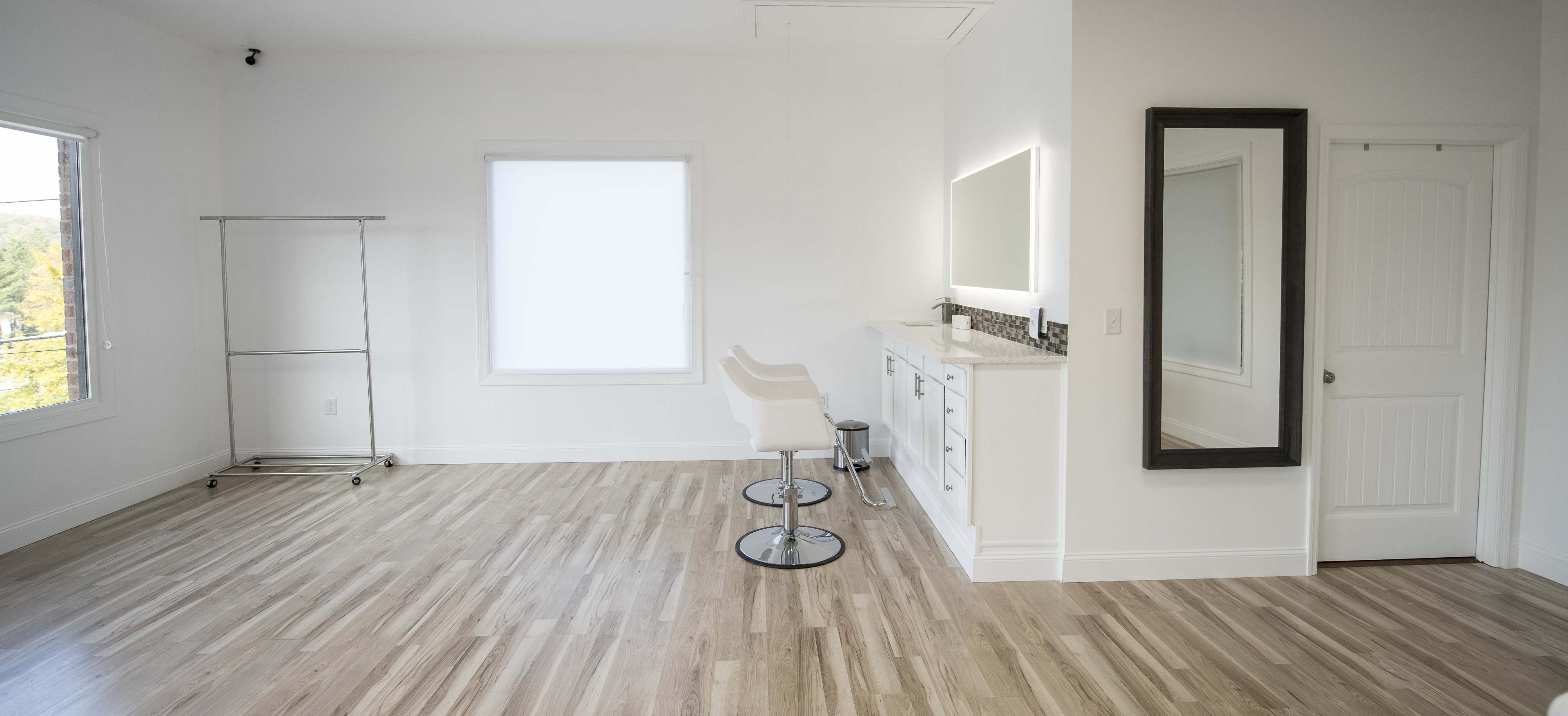 Natural Light open concept studio space for meetings and photoshoots Image in Pelham, BIRMINGHAM, AL