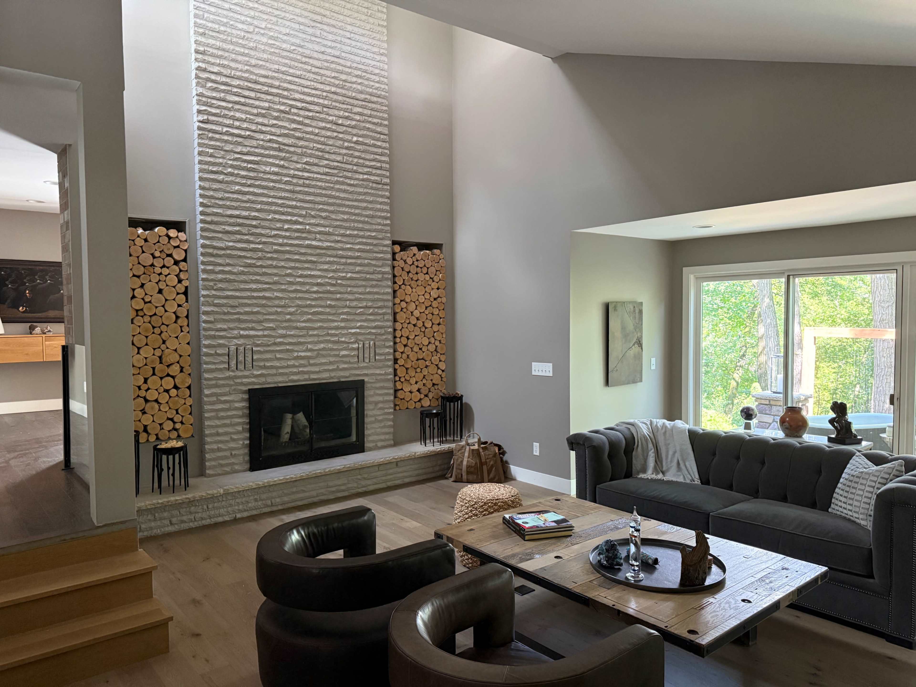 Large Mid-Century Modern home on acreage Image in Lakeville, Lakeville, MN