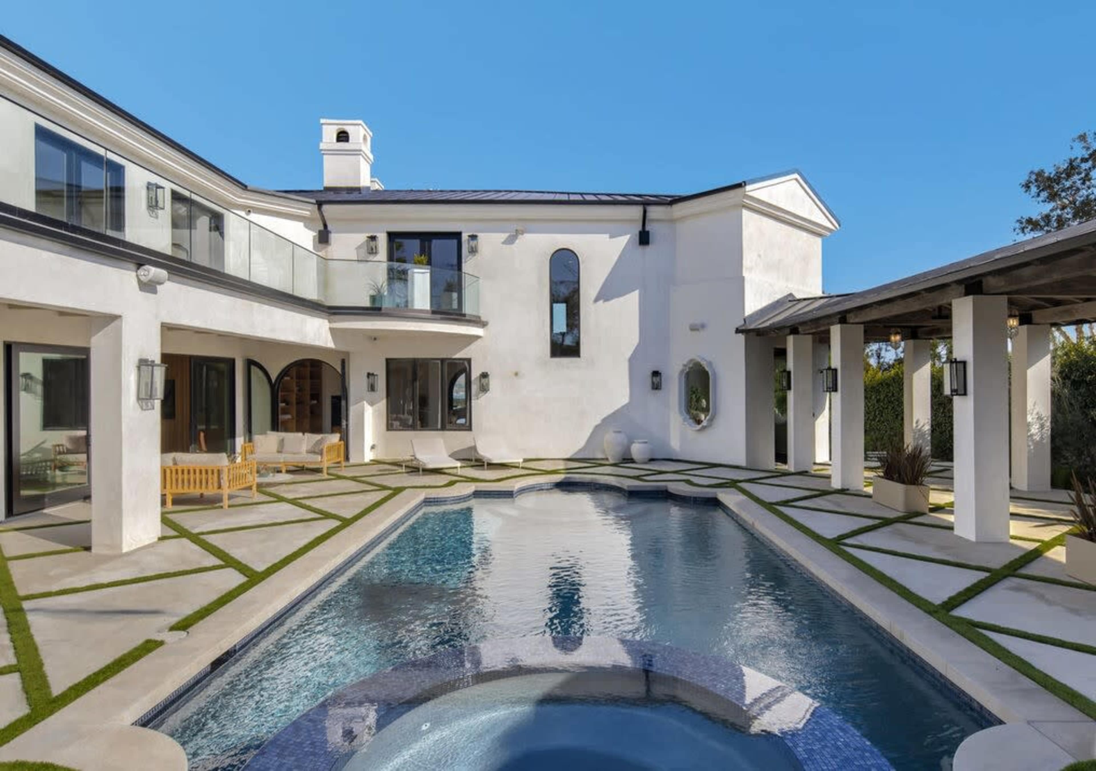 MODERN CHATEAU WITH OCEAN VIEWS & DESIGNER INTERIORS Image in Central Malibu, Malibu, CA