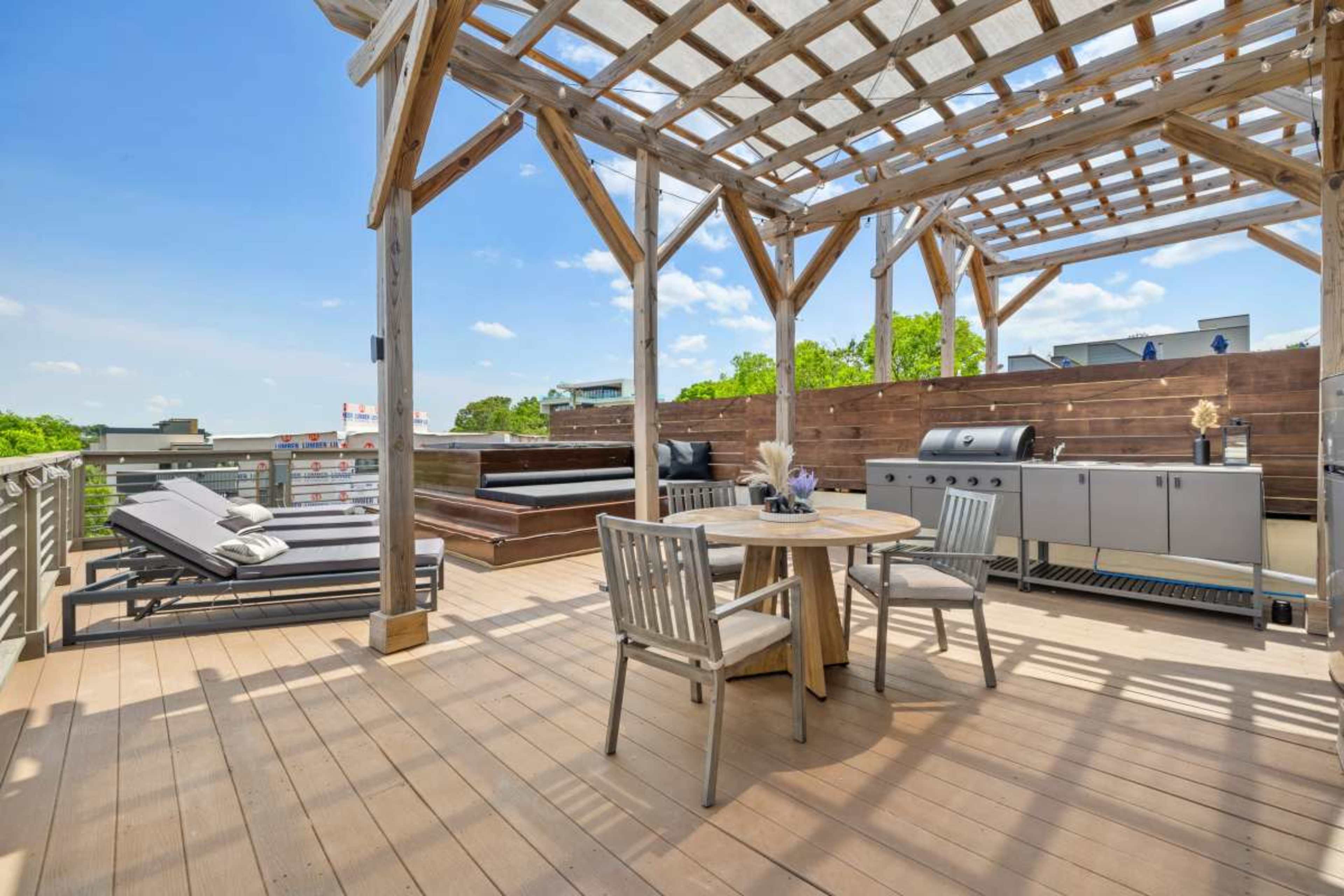 Spacious 6-BR Luxury Villa in Nashville - Photo, Film & Shoots Image in Edgehill, Nashville, TN