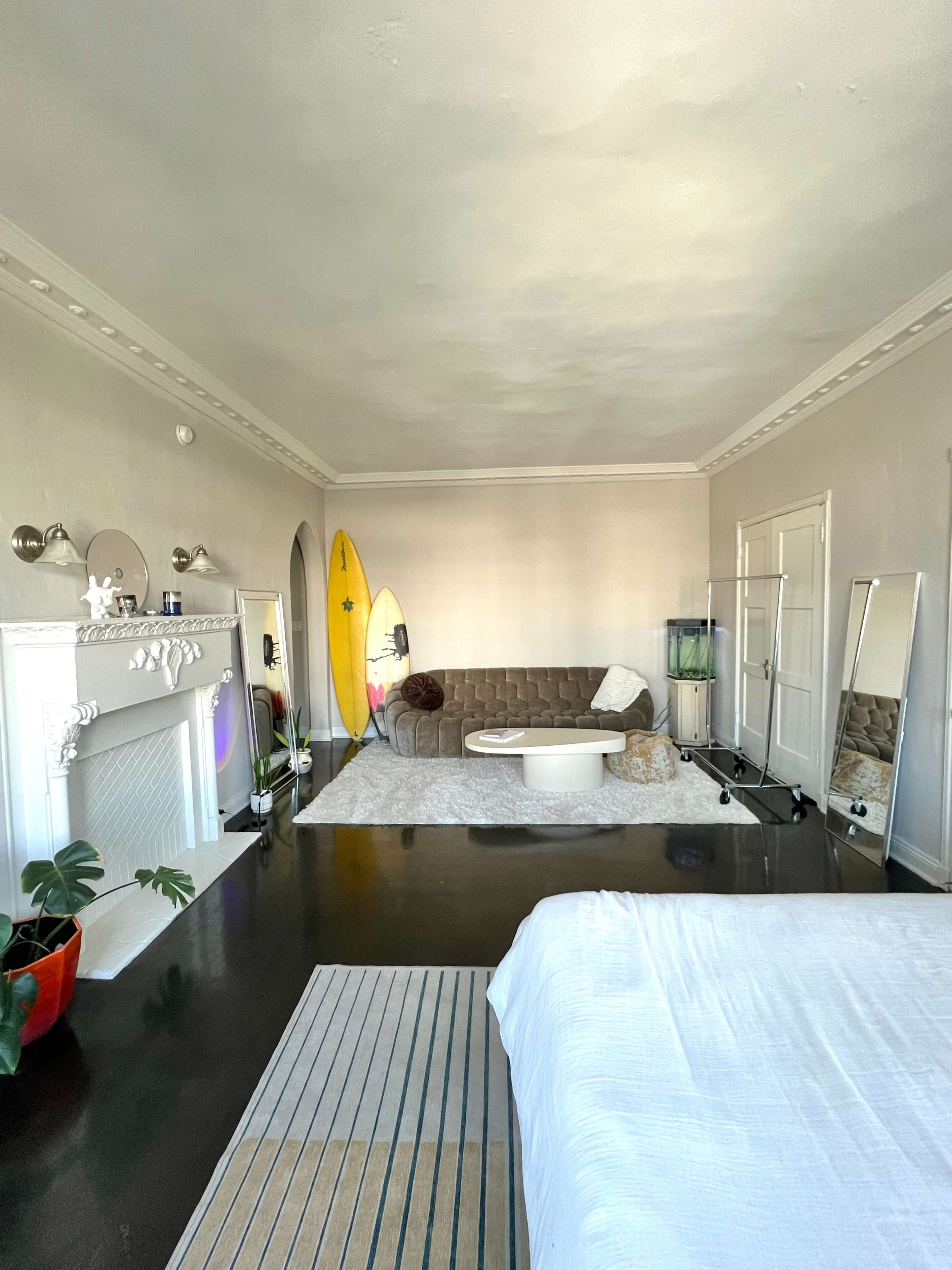 1929 Studio Apt with Unique Bathroom Image in Koreatown, Los Angeles, CA