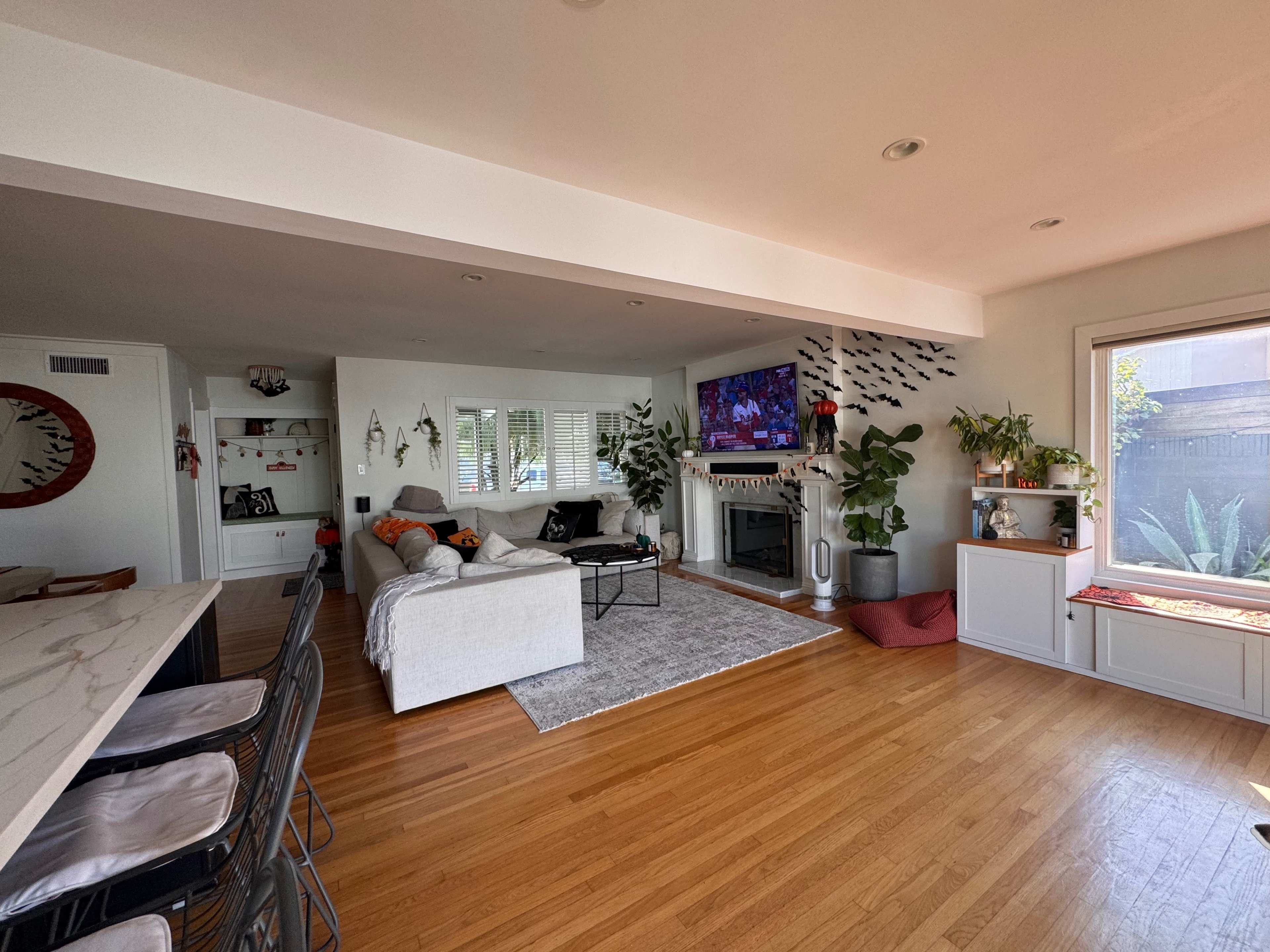 Long Beach House with open floor plan and excellent parking. Image in Los Altos, LONG BEACH, CA