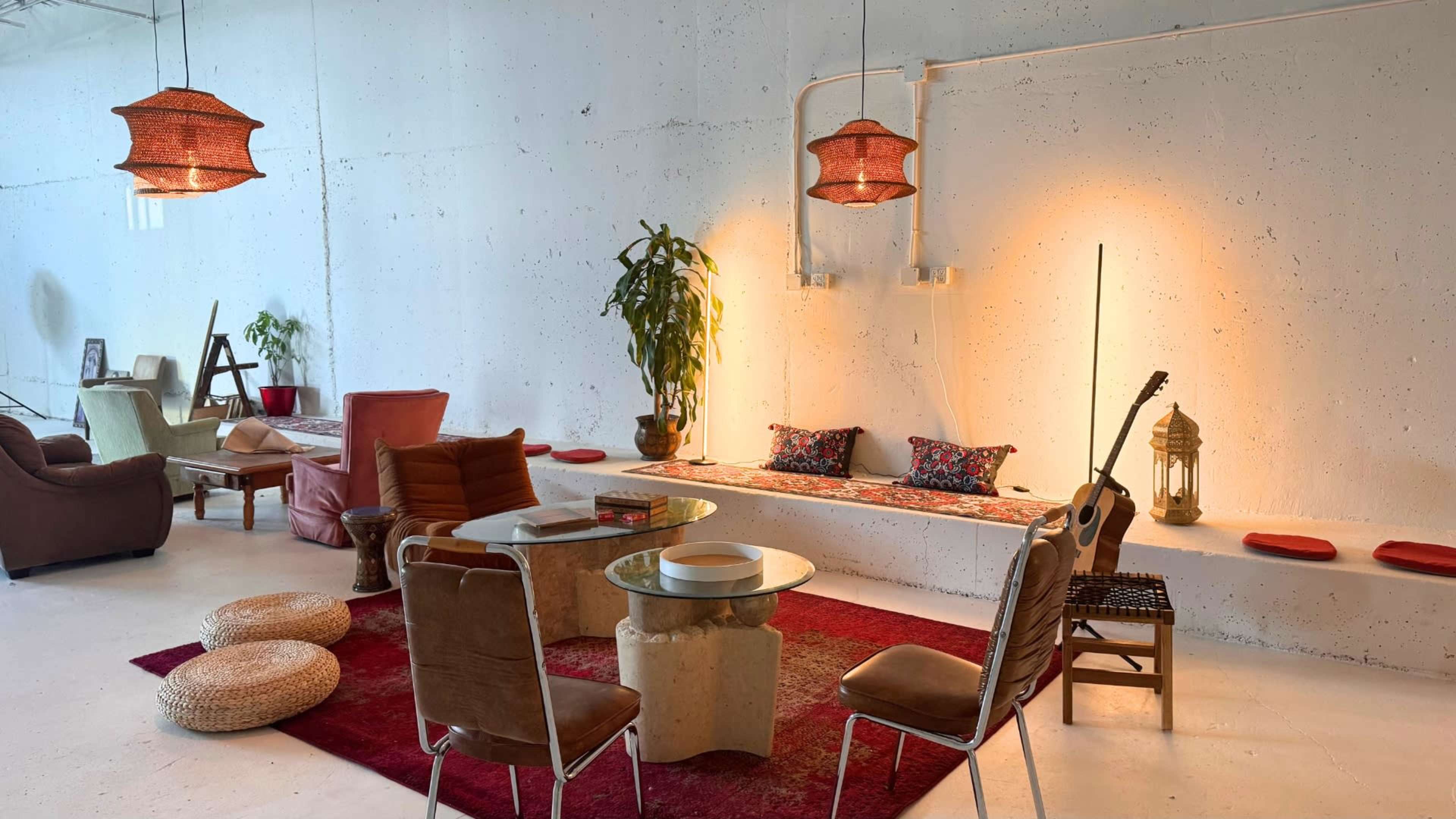 Bright & Open Hard Loft Studio Image in Flamborough, Dundas, ON