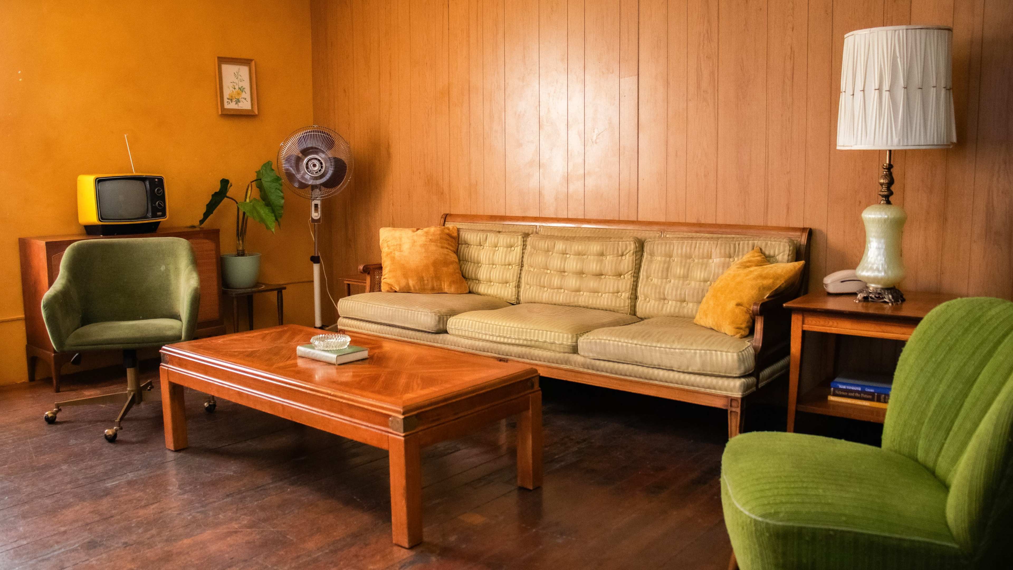 Mid-Century Modern Retro Living Room Set Image in Encanto Village, Phoenix, AZ