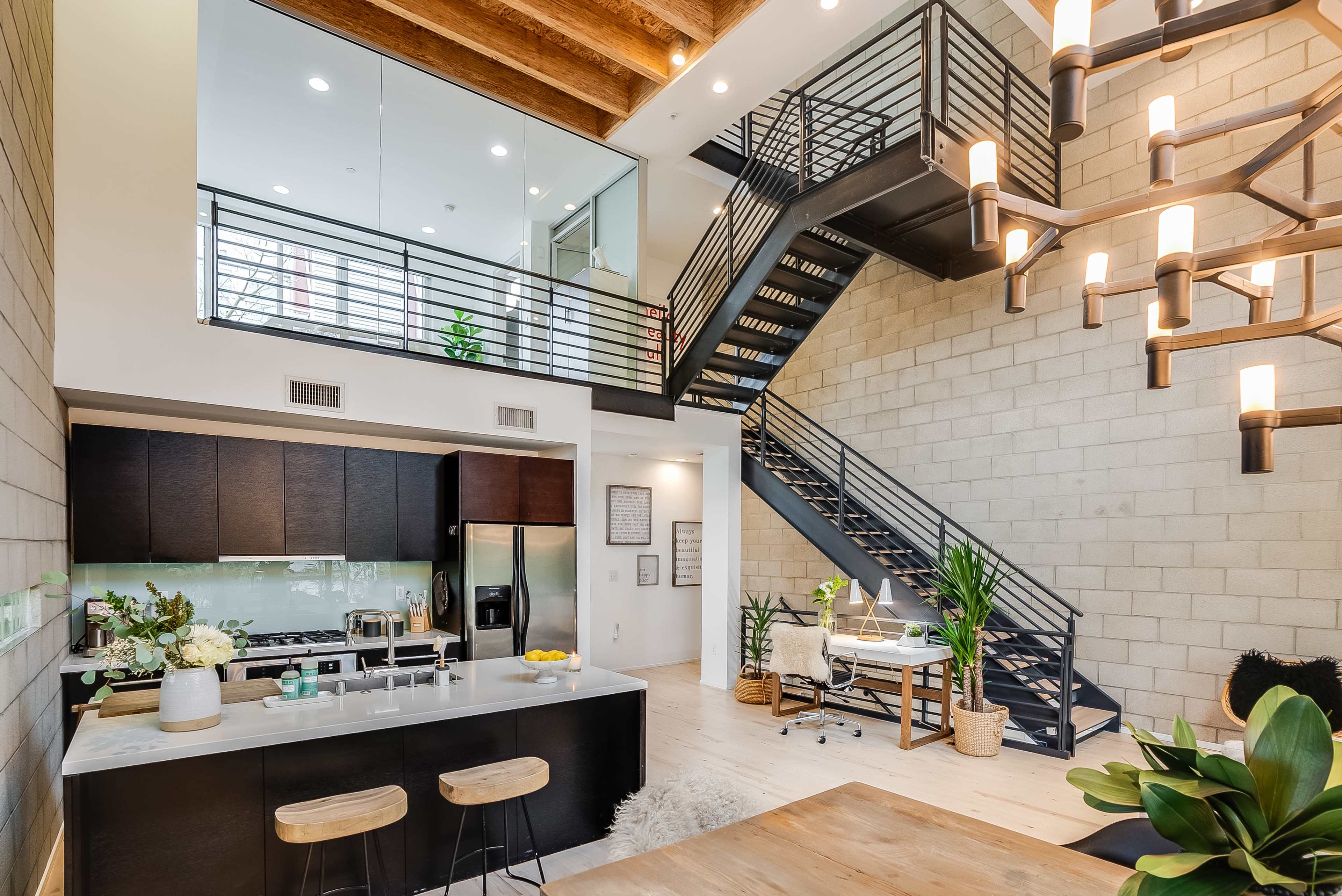 Luxurious 3-Bedroom Loft at the Entrance to Universal Studios Image in Studio City, Los Angeles, CA