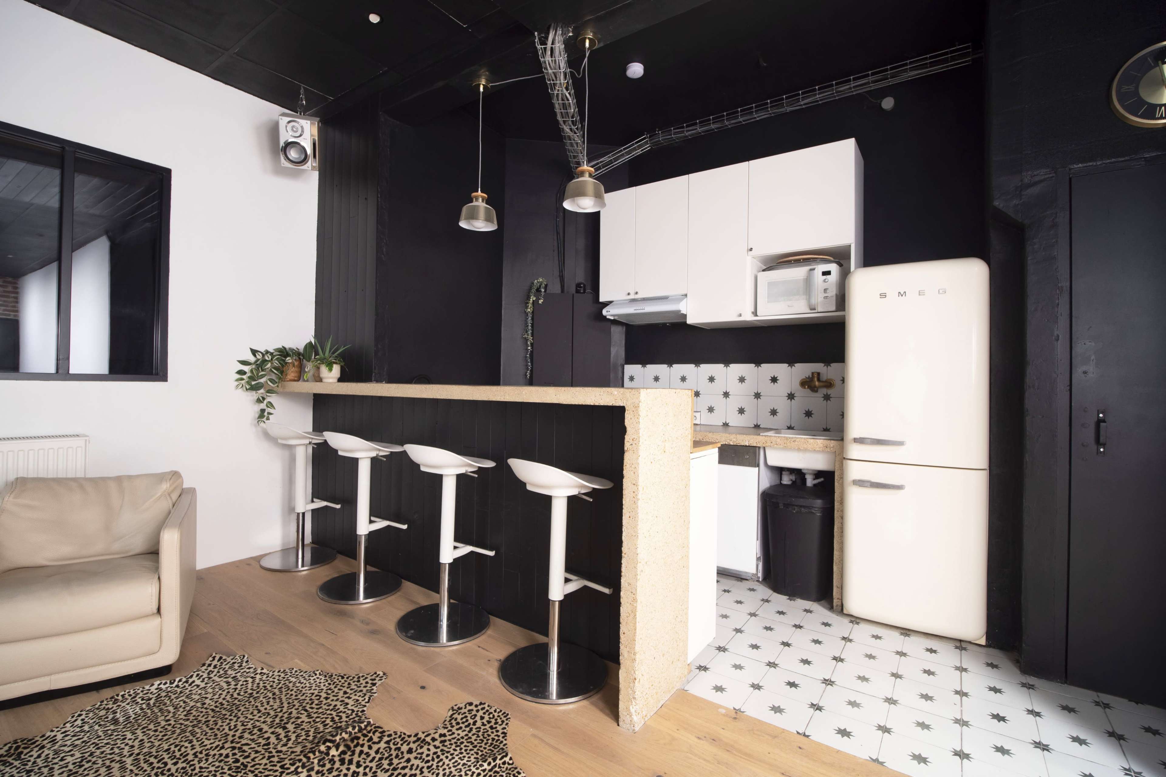 Studio photo style loft en lumière naturelle Image in Ménilmontant, Paris