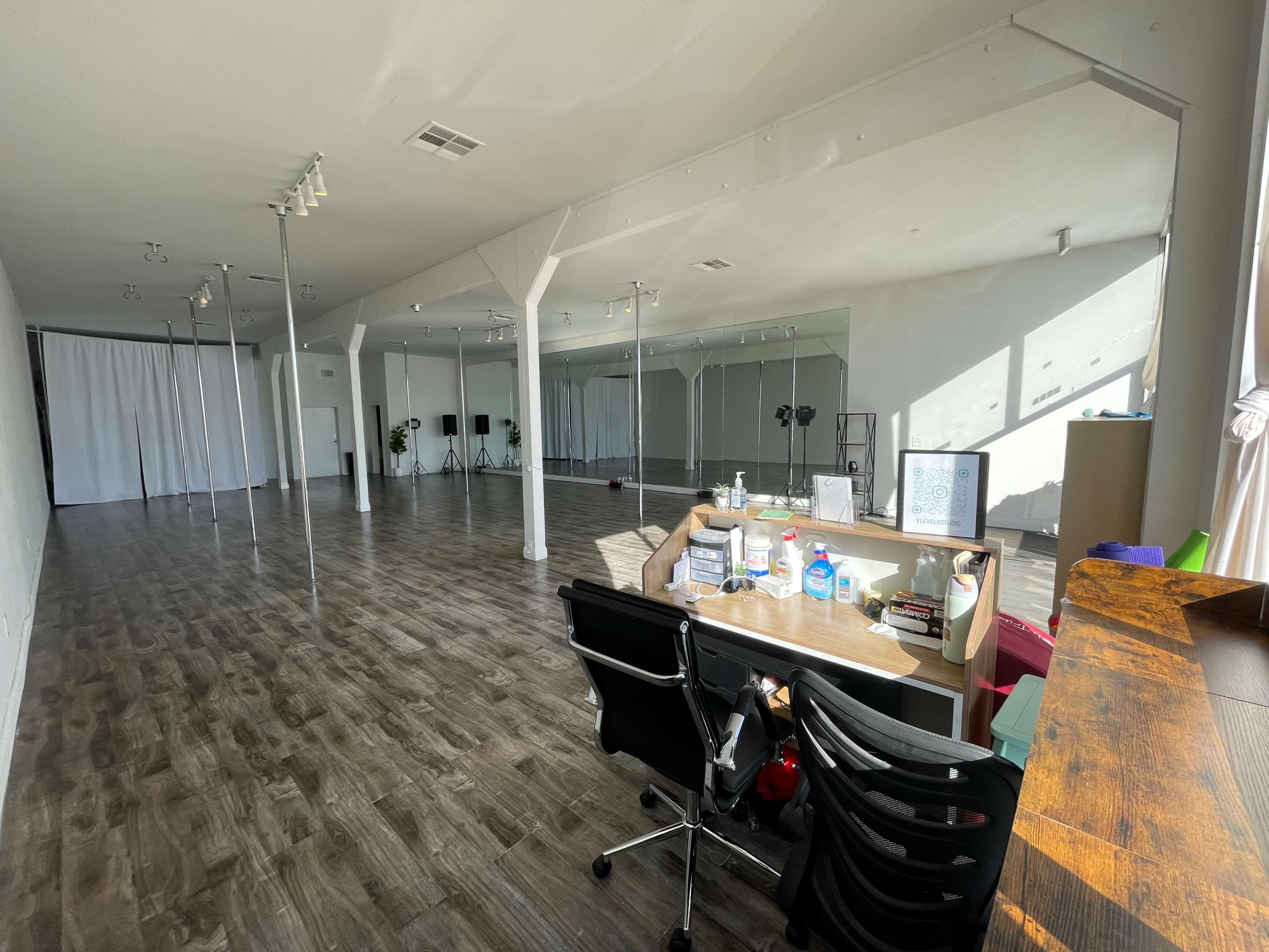 Bright Open Concept Studio with Floor-to-Ceiling Mirrors Image in Inglewood, Inglewood, CA
