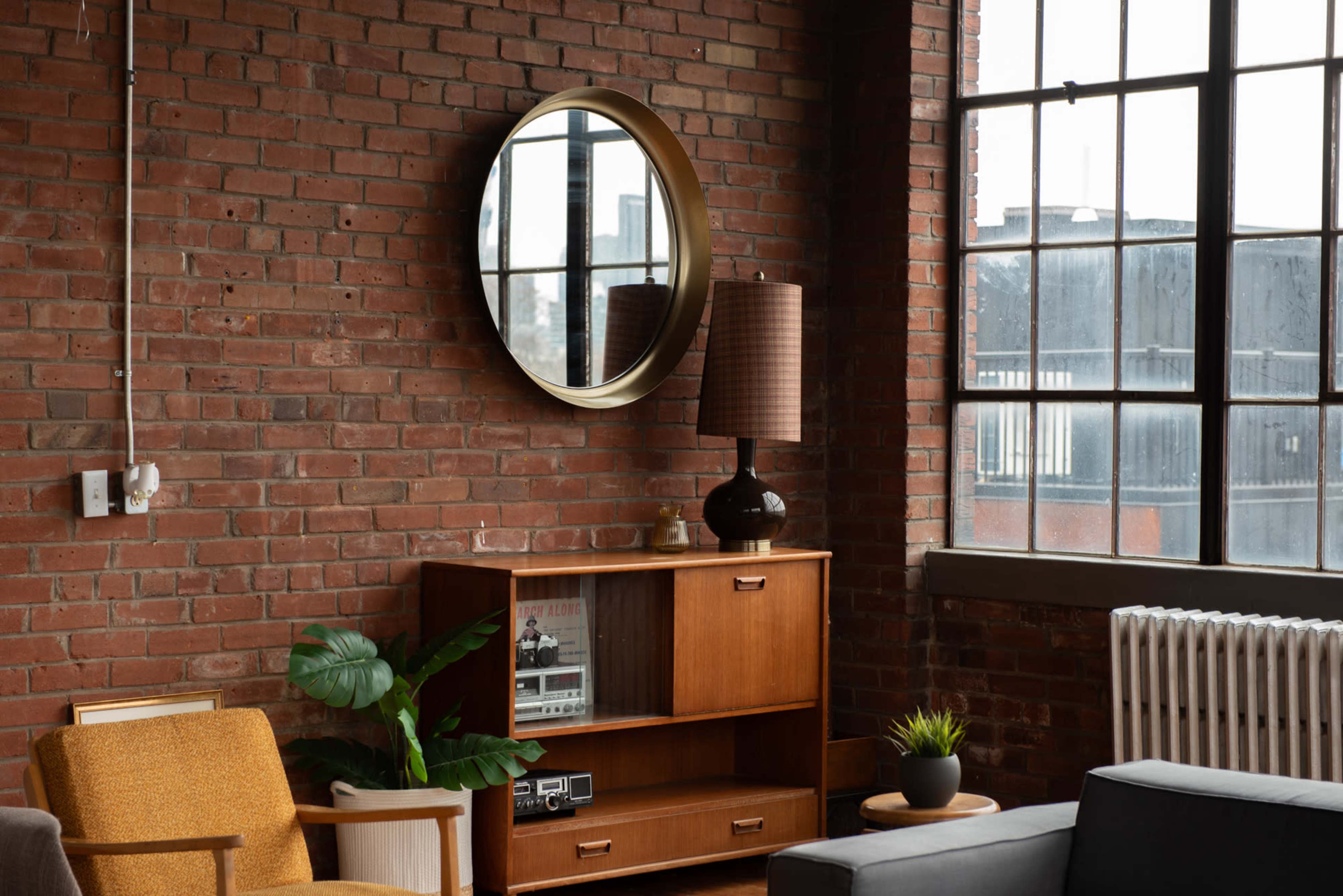 Creative Loft Space for Team Offsites, Strategy Days, & Client Meetings Image in Niagara, Toronto, ON