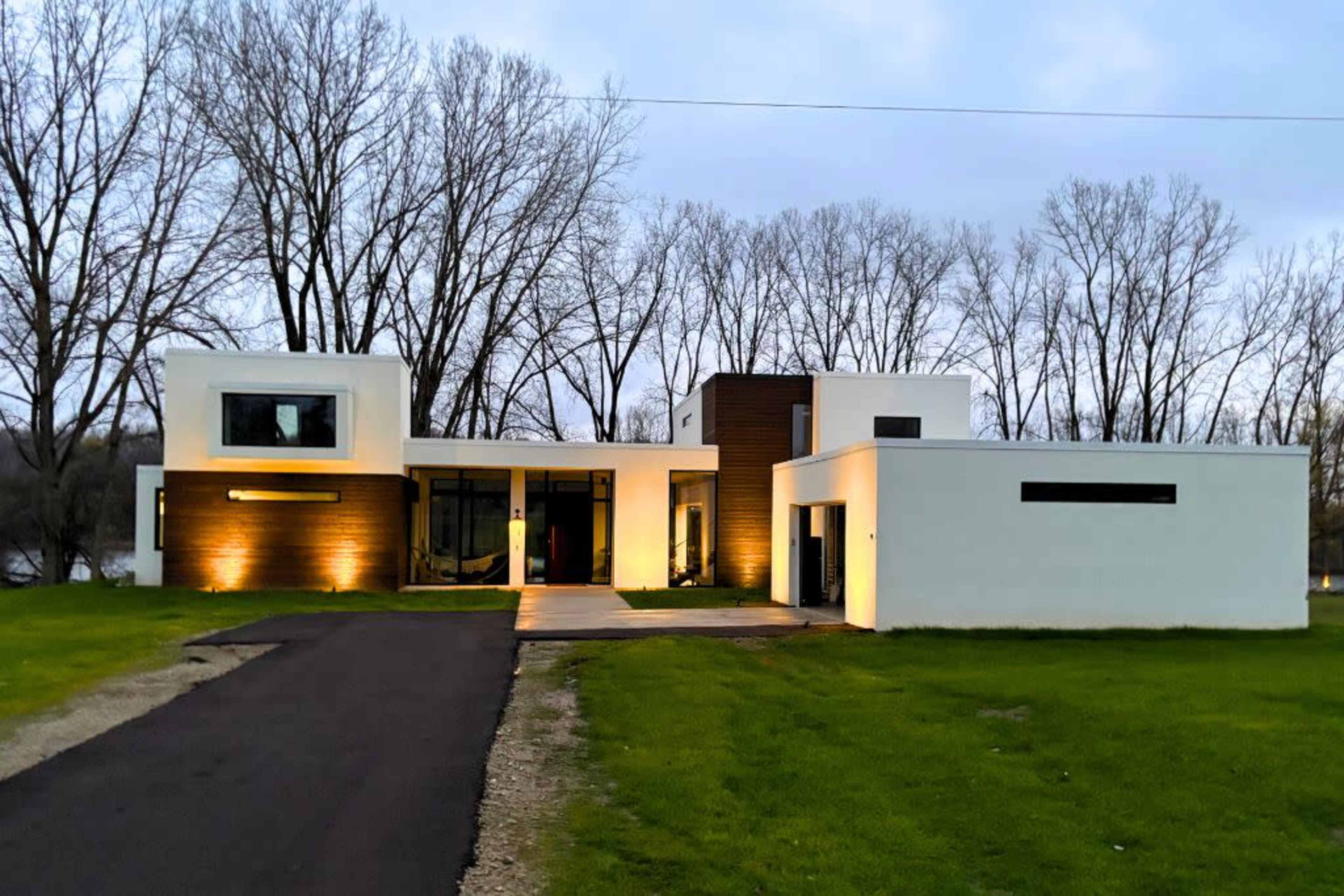 Eco-Lux Haven | Stylish Ann Arbor Estate for Gatherings & Filming Image in King, Ann Arbor, MI