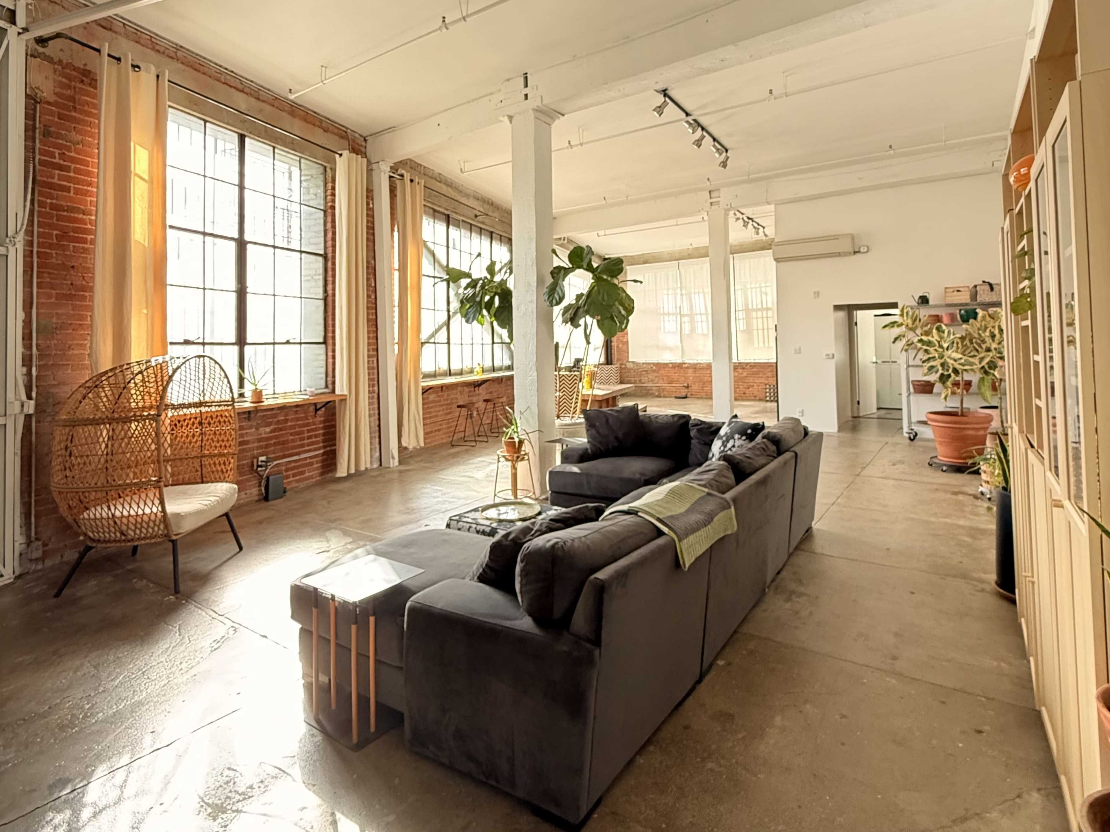 Arts/Warehouse District Loft Oasis - Photo & Film Studio Image in Central LA, Los Angeles, CA