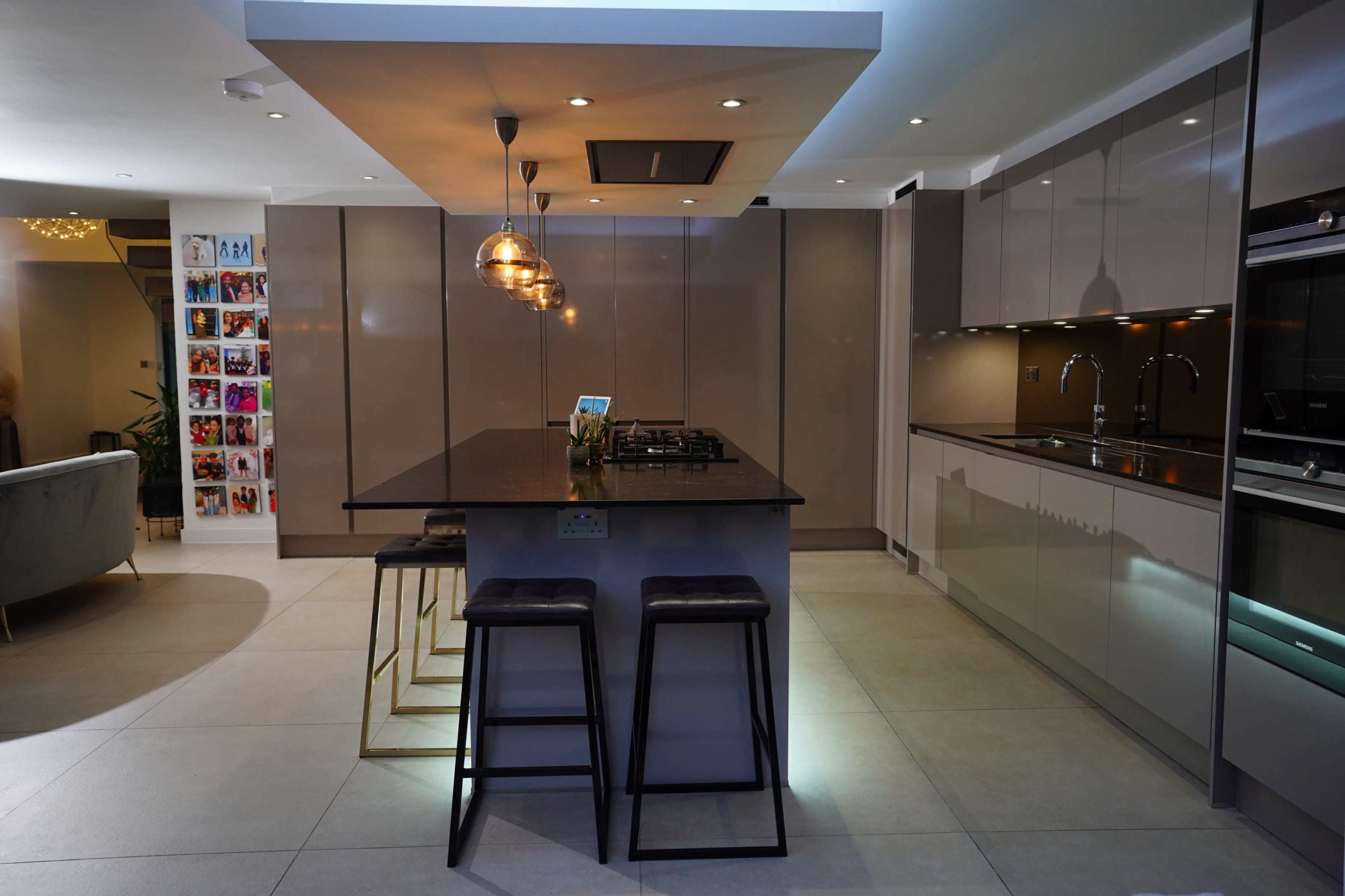 Open plan Large modern detached family home Image in Purley, Purley, ENG