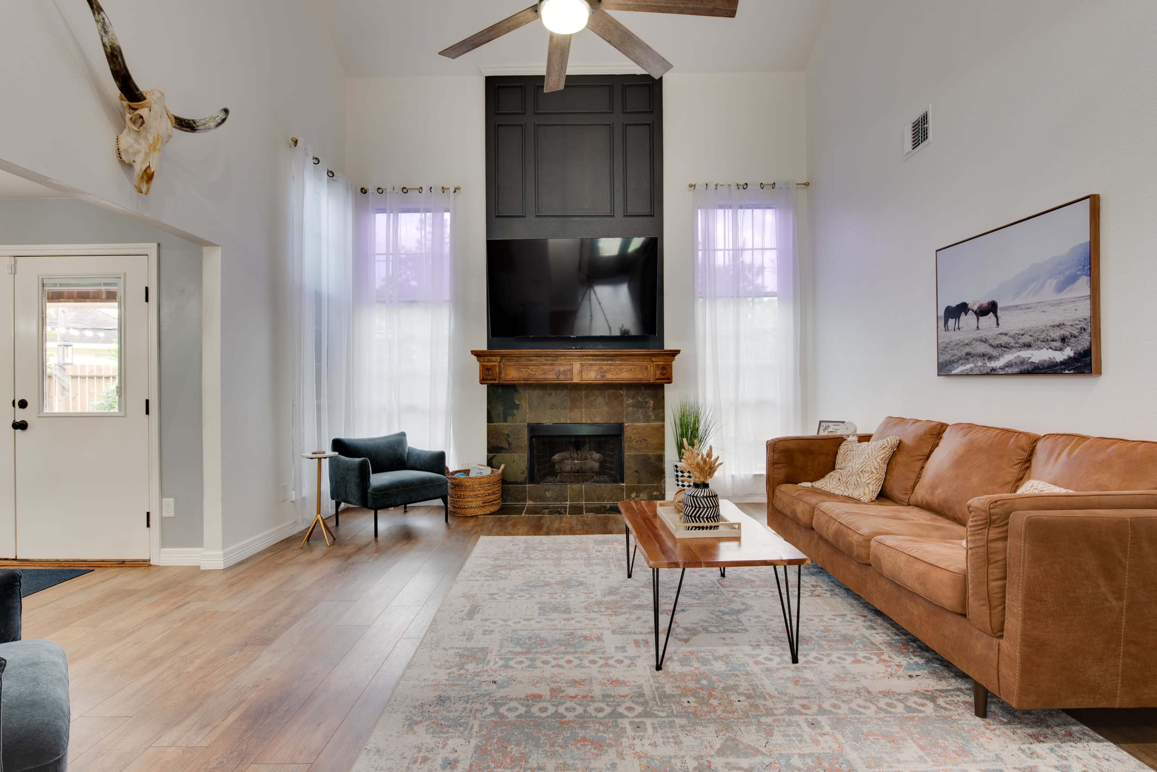 Stylish Poolside Home w/ Game Room + Open Layout Image in Oaks Of Devonshire, Spring, TX