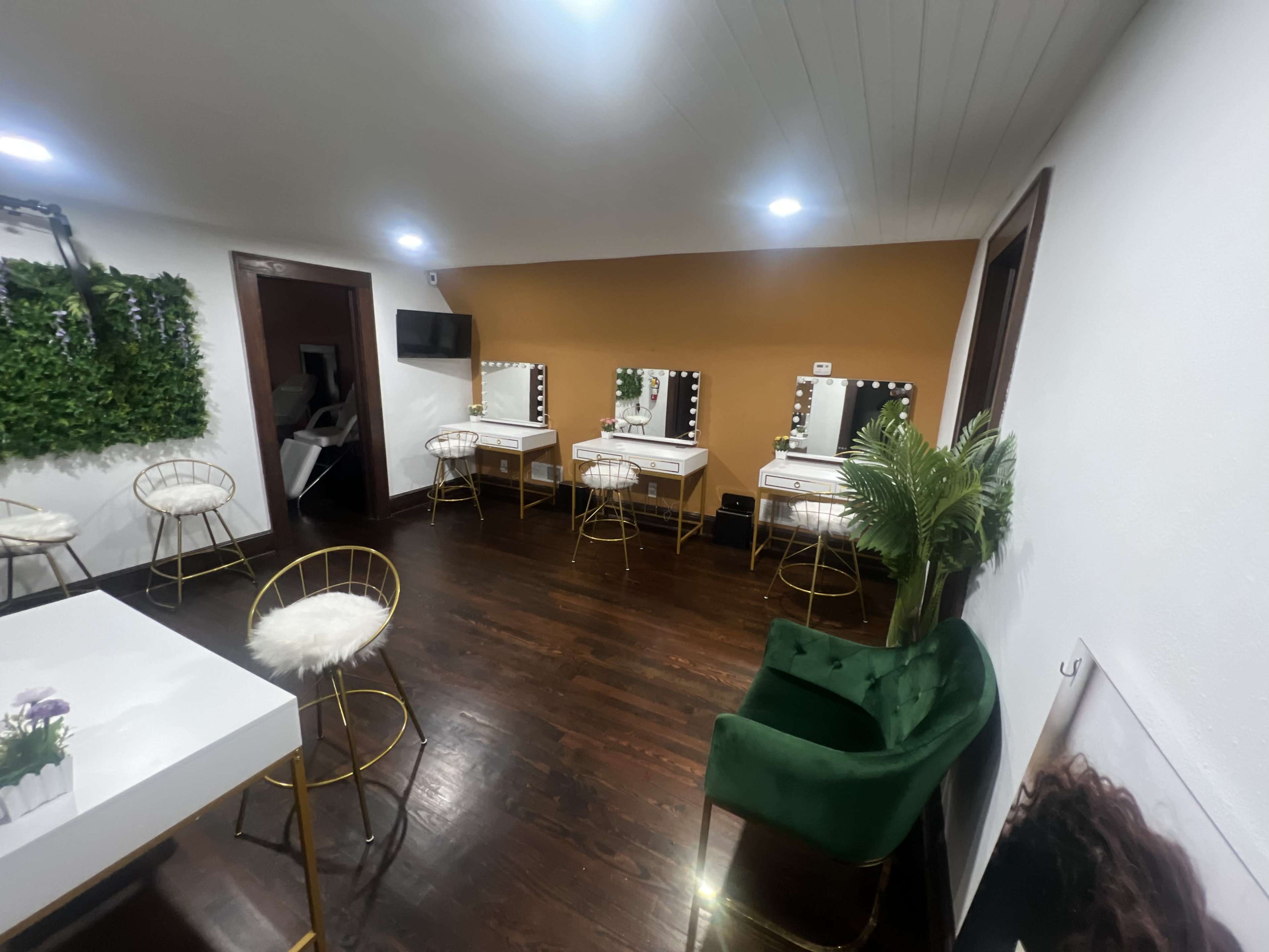 Luxury Urban Salon & Spa Retreat Image in Fayetteville, Fayetteville, GA