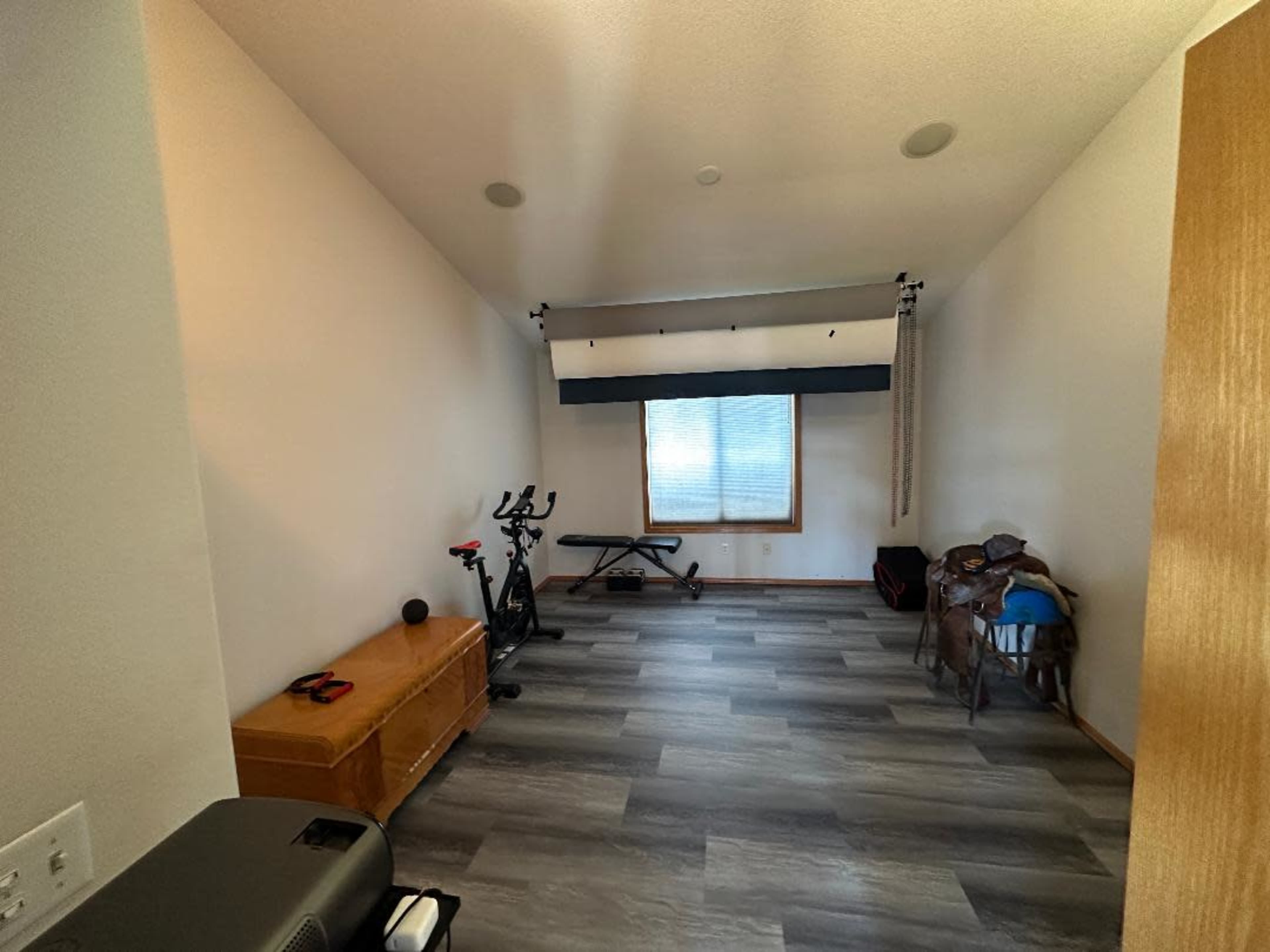 Double R Western Photography Studio – Comfortable Home Space Image in Orchards, Vancouver, WA