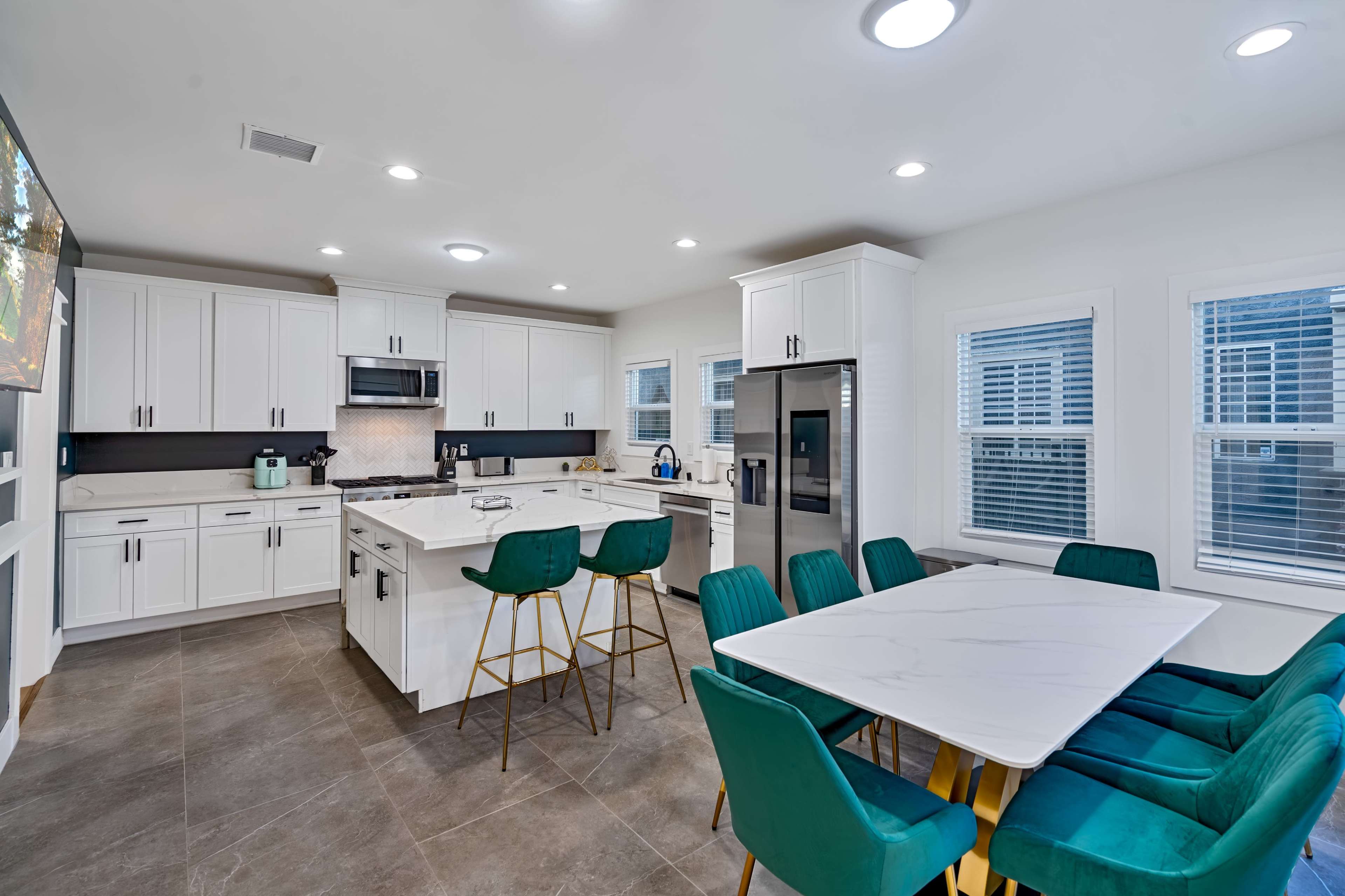 Hollywood Home w/ Pickleball Court, Deck, & Themed Kid’s Room Image in Central LA, Los Angeles, CA